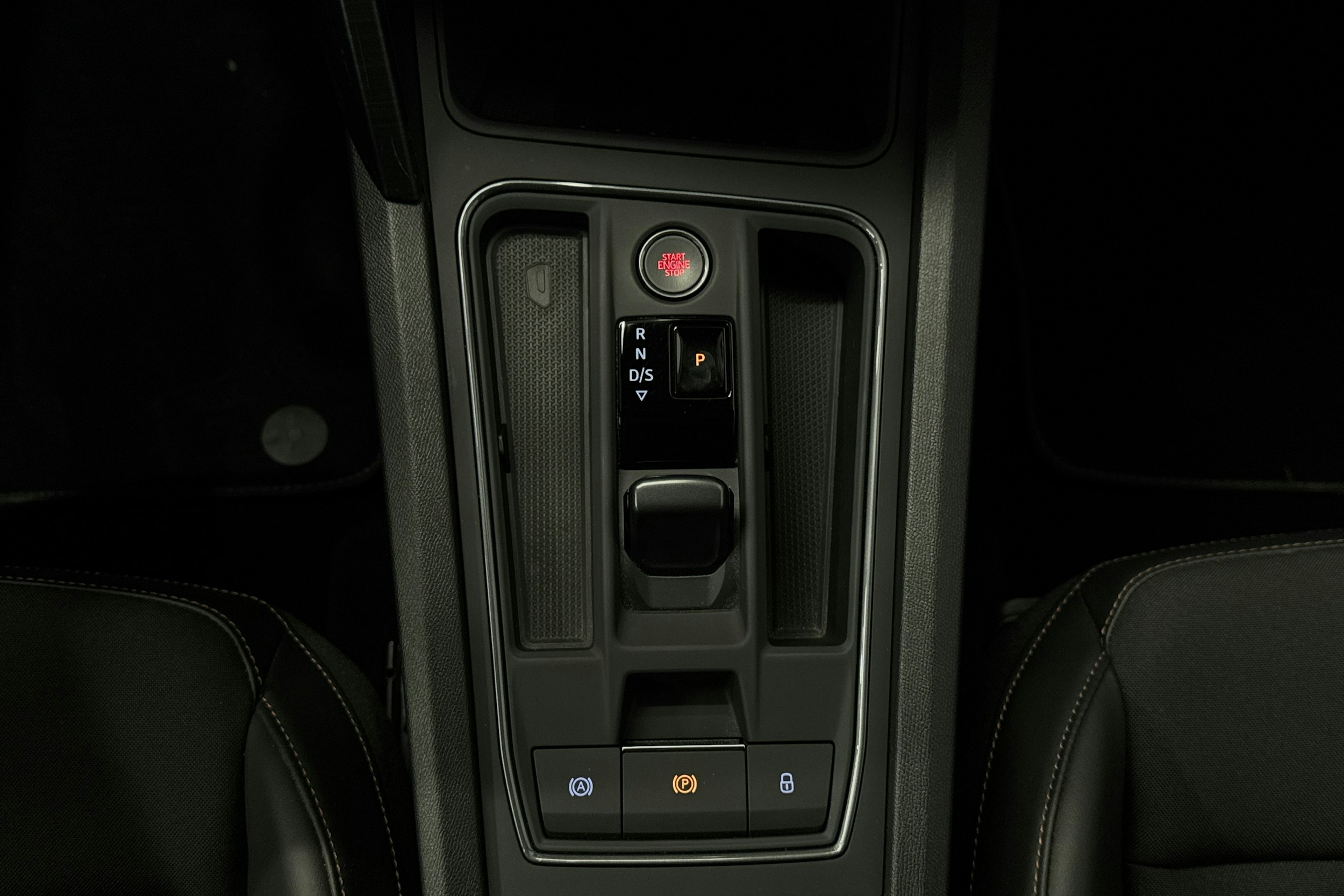 harmaa CUPRA Leon 2023 kuva 26.