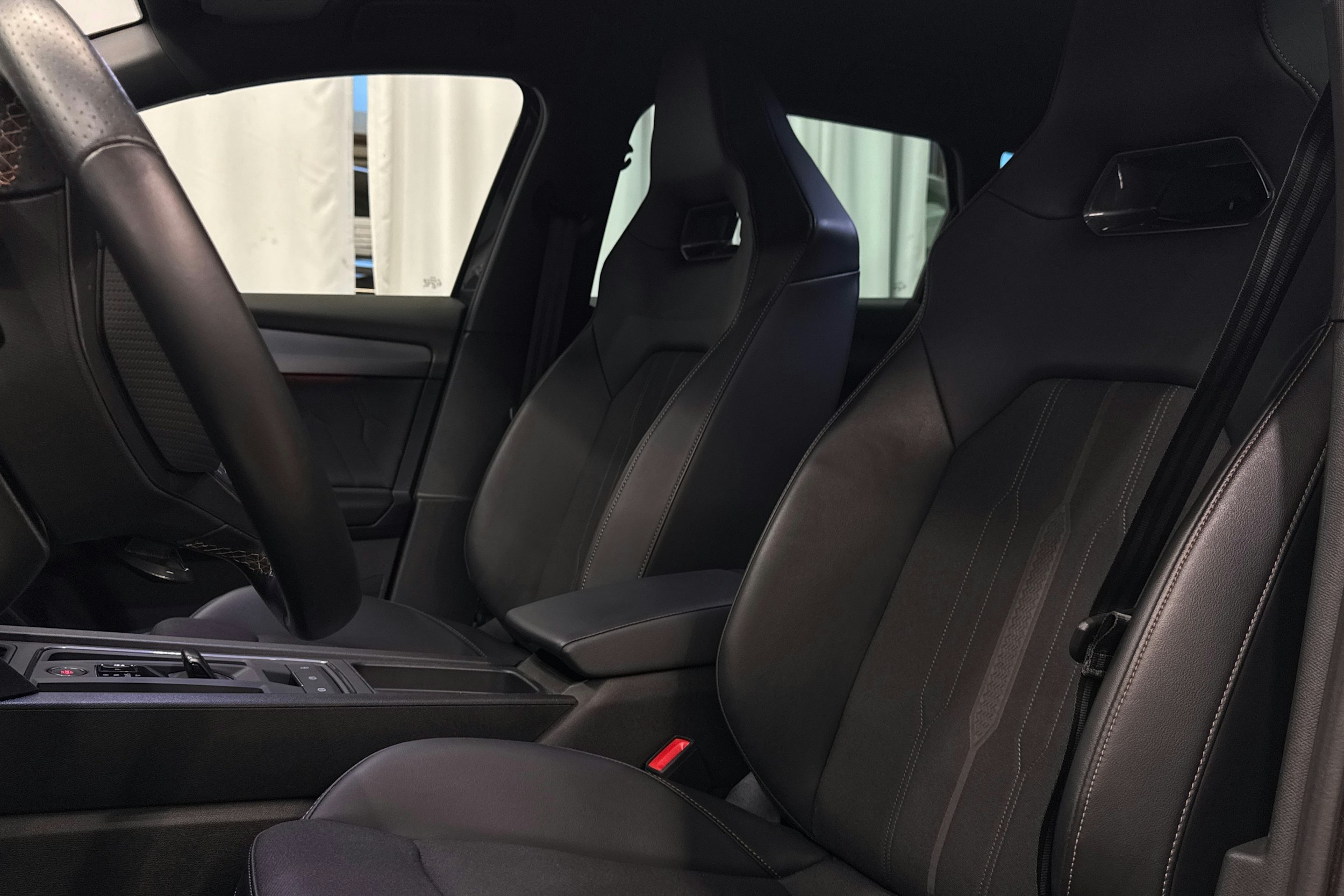 harmaa CUPRA Leon 2023 kuva 29.