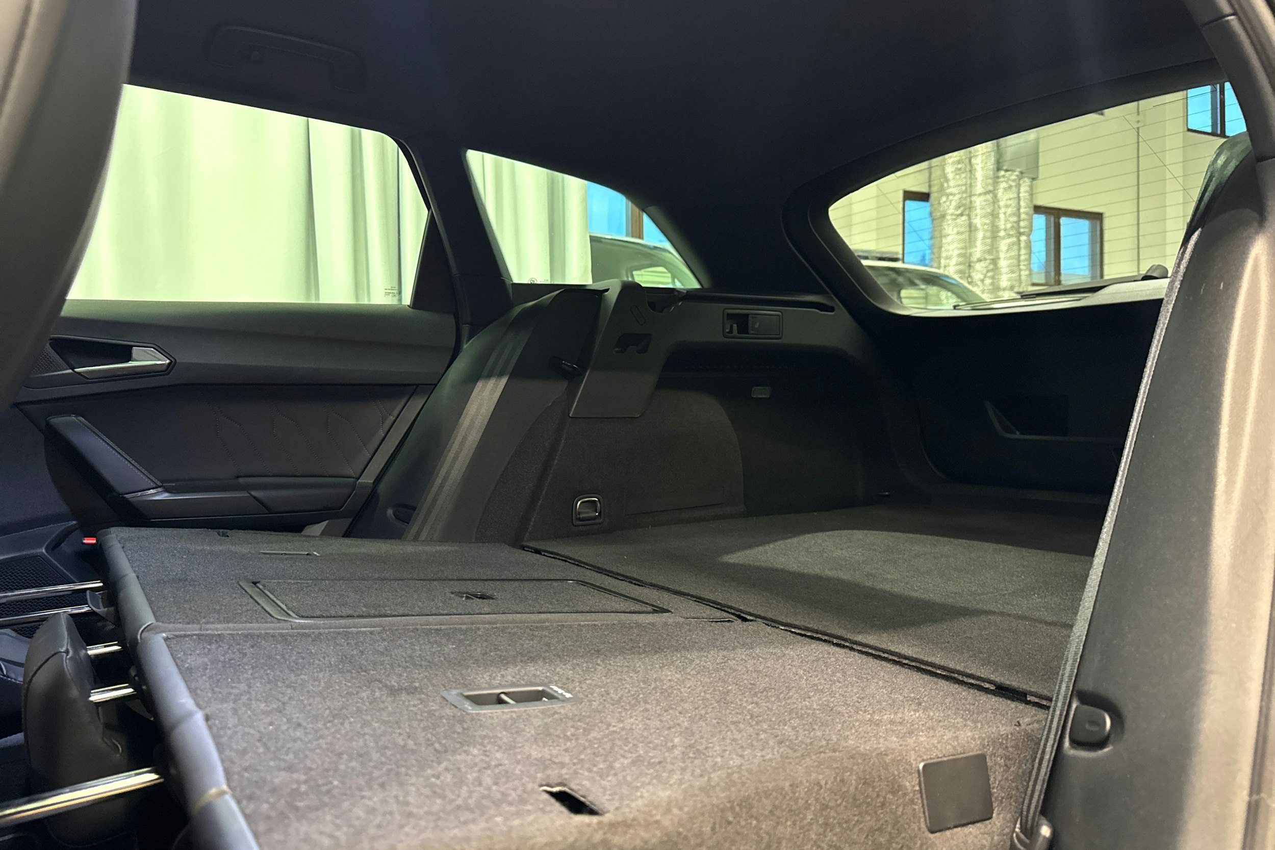 harmaa CUPRA Leon 2023 kuva 34.