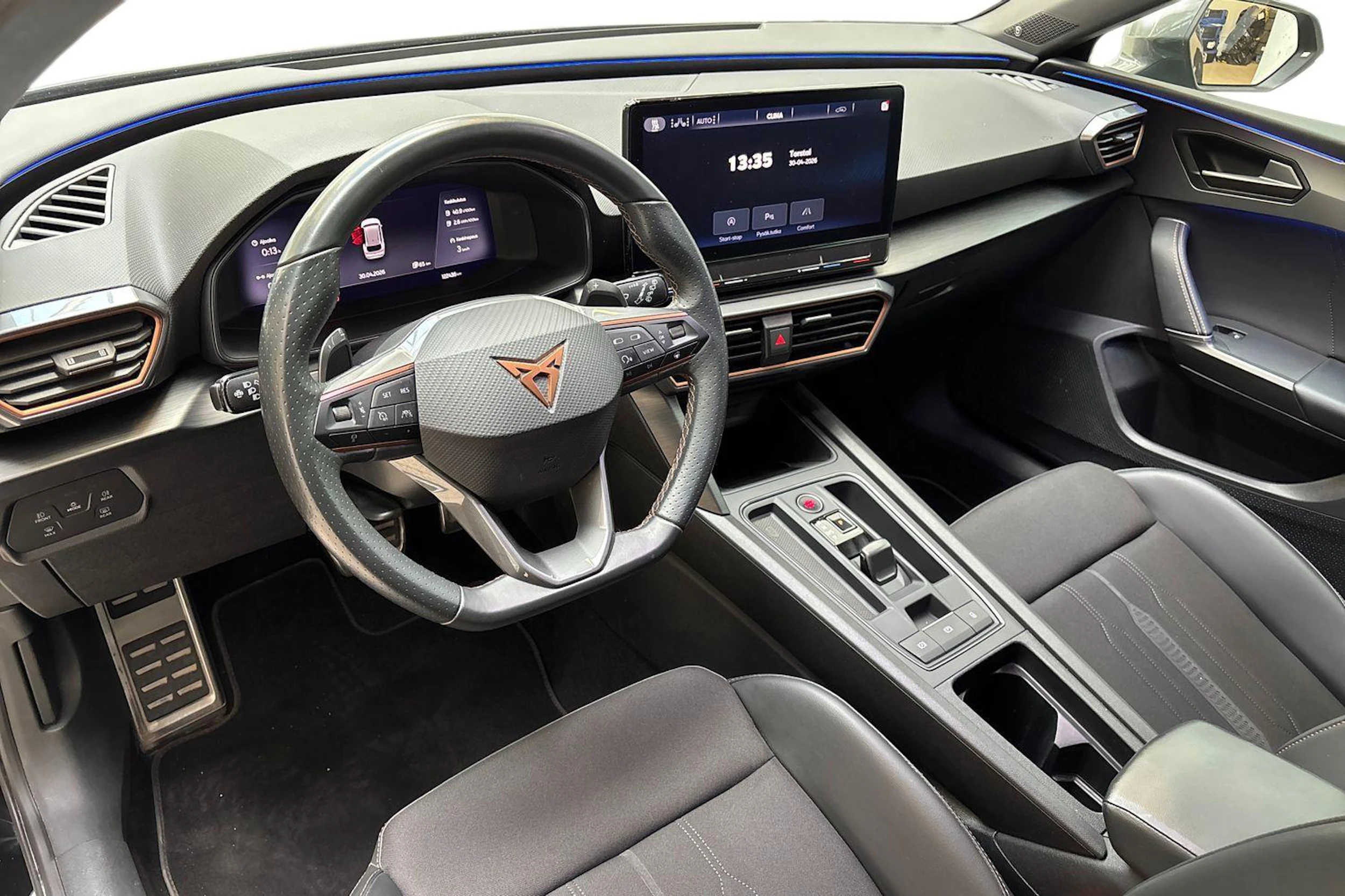 musta CUPRA Leon Sportstourer 2024 kuva 8.