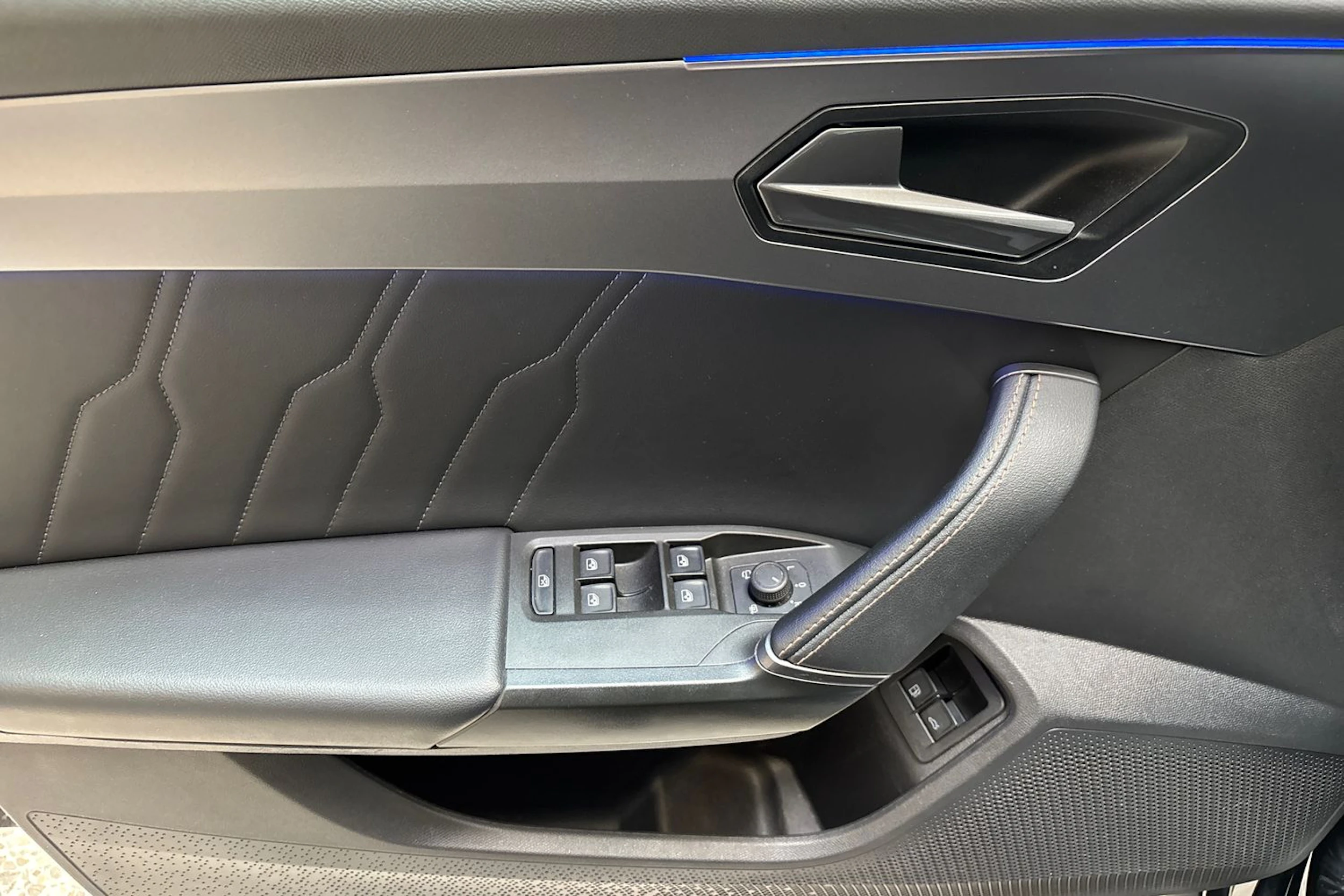 musta CUPRA Leon Sportstourer 2024 kuva 18.