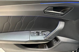 musta CUPRA Leon Sportstourer 2024 kuva 18.