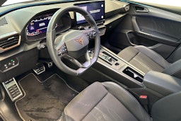 musta CUPRA Leon 2024 kuva 3.