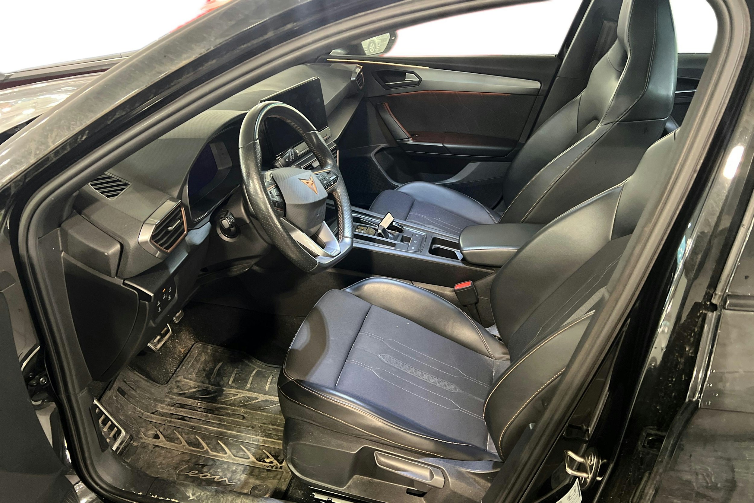 met. musta CUPRA Leon Sportstourer 2020 kuva 3.