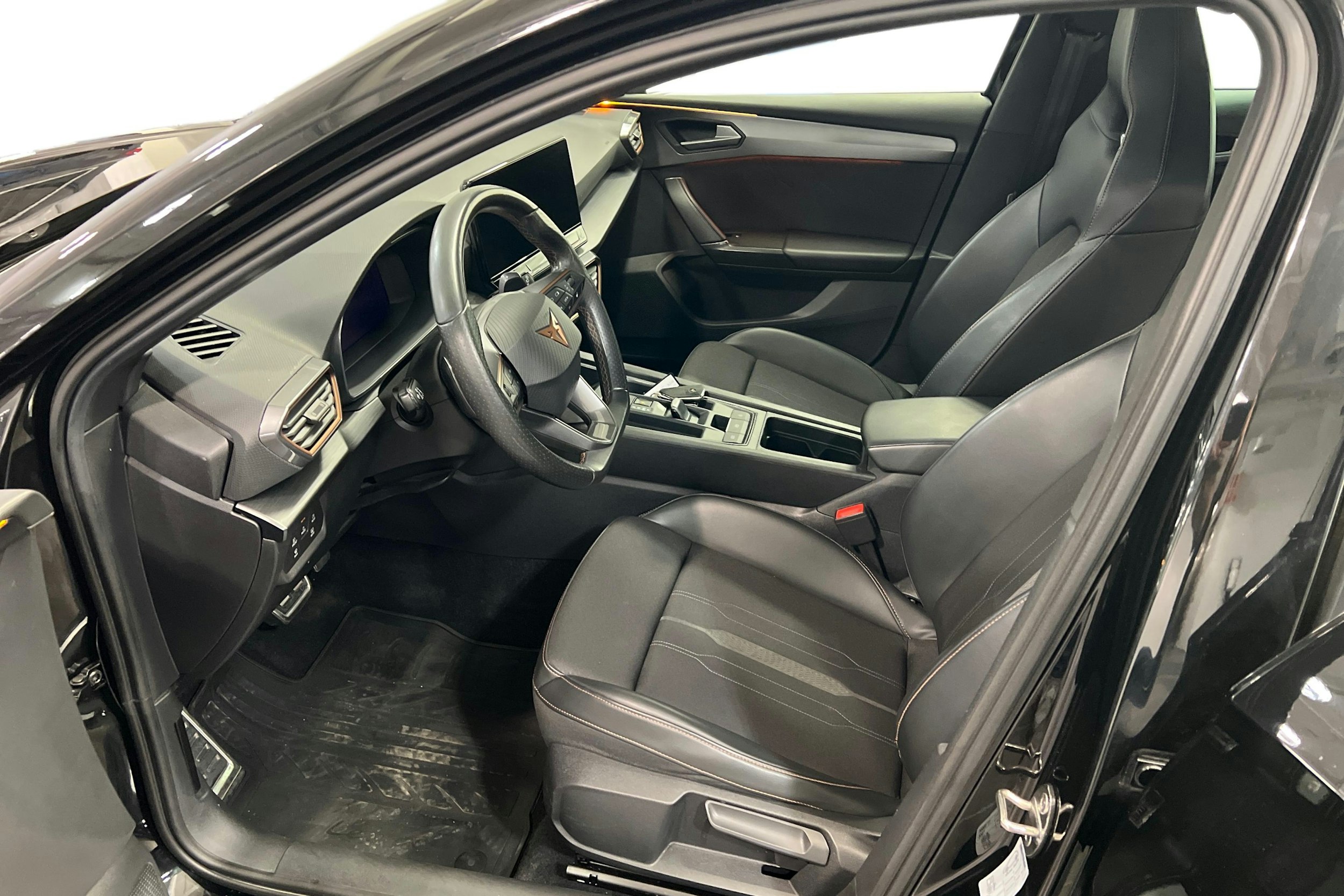 met. musta CUPRA Leon Sportstourer 2021 kuva 7.