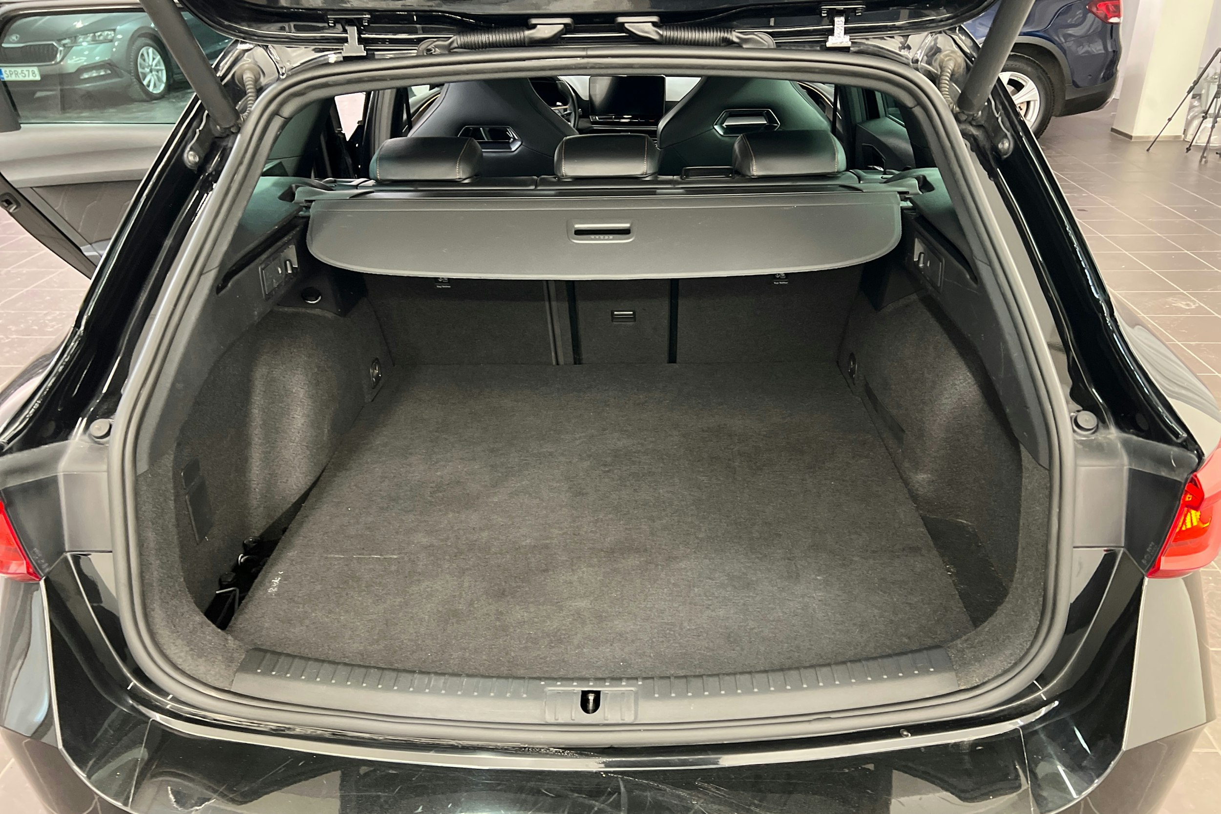 met. musta CUPRA Leon Sportstourer 2021 kuva 14.