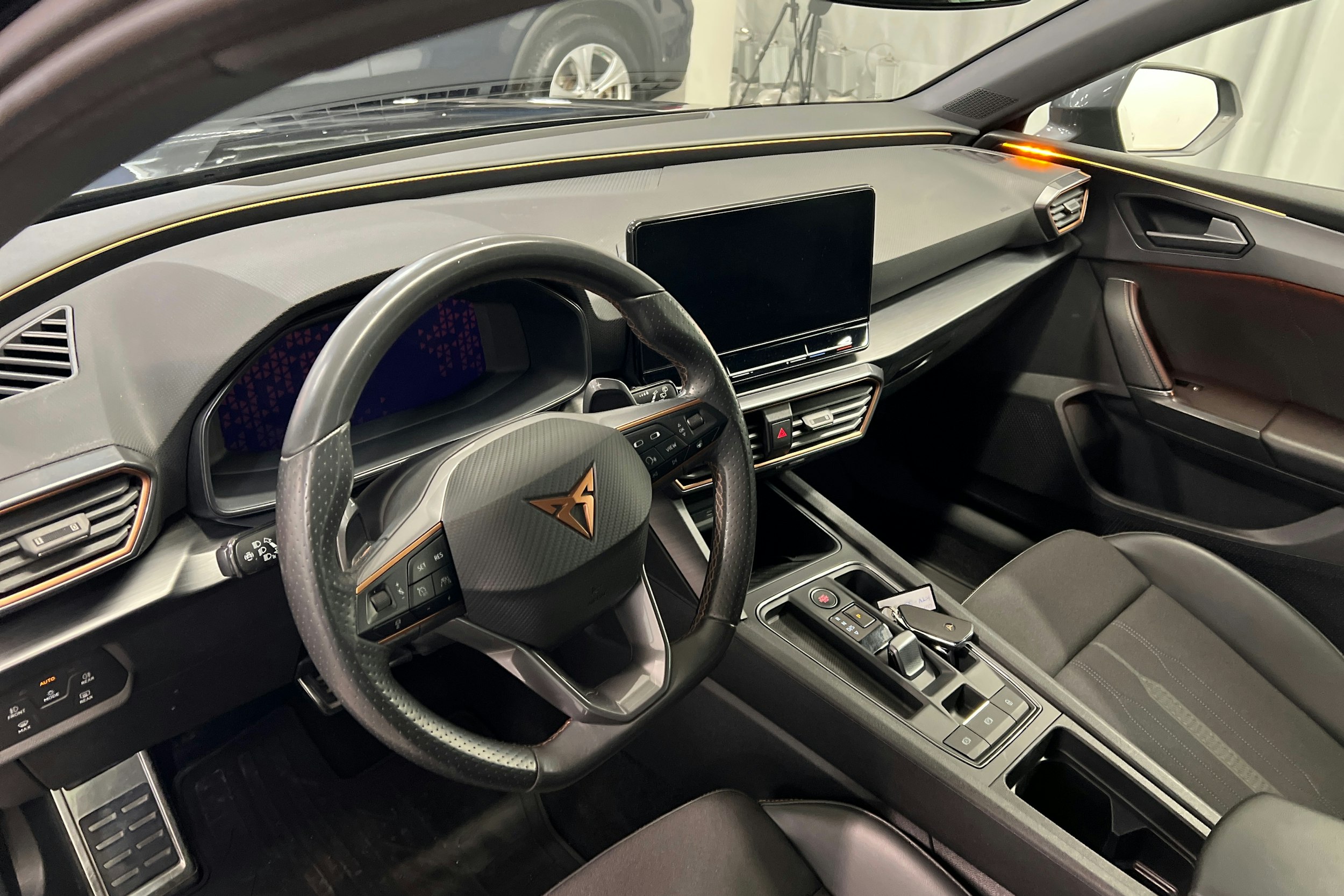 met. musta CUPRA Leon Sportstourer 2021 kuva 17.