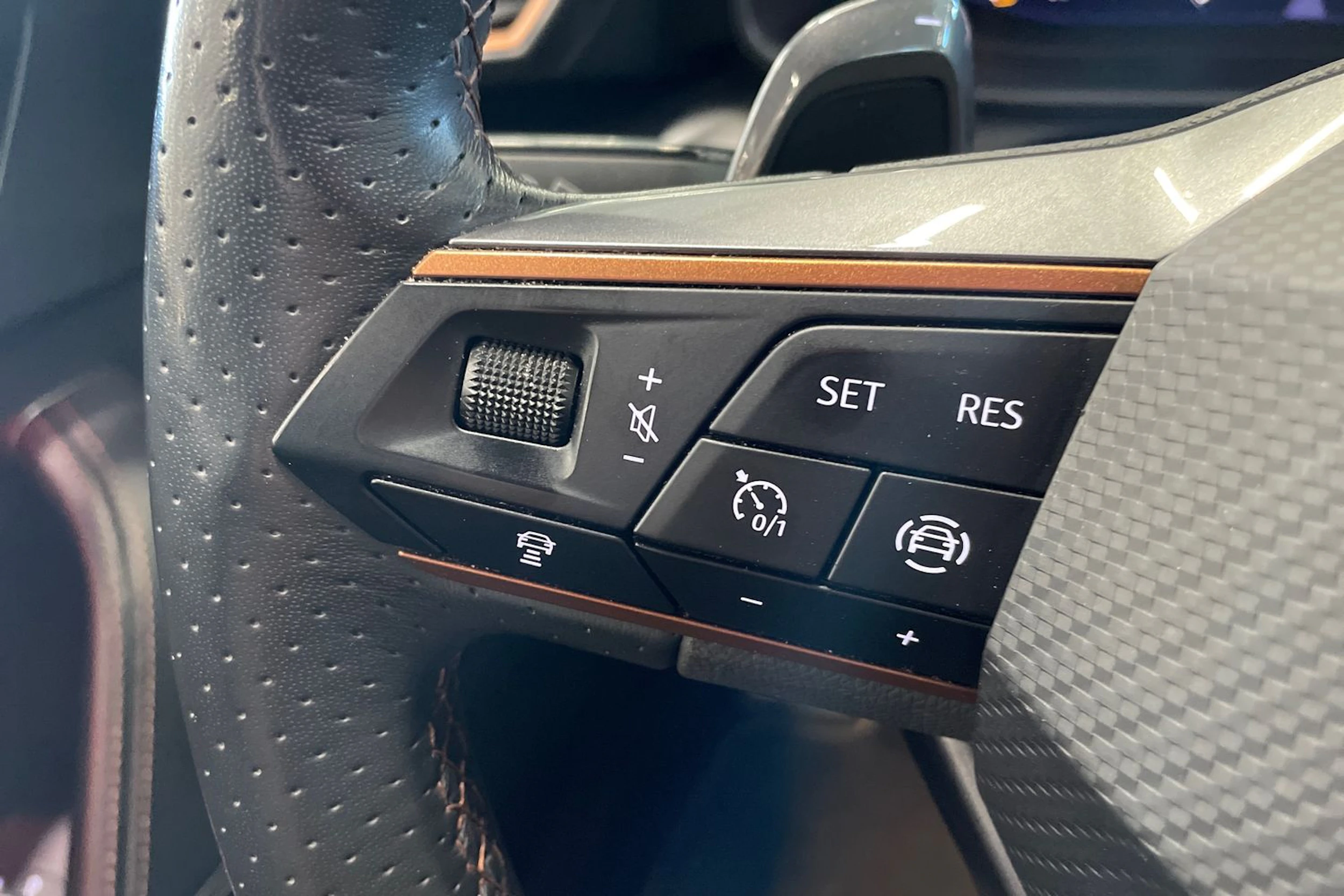 harmaa CUPRA Leon Sportstourer 2021 kuva 20.