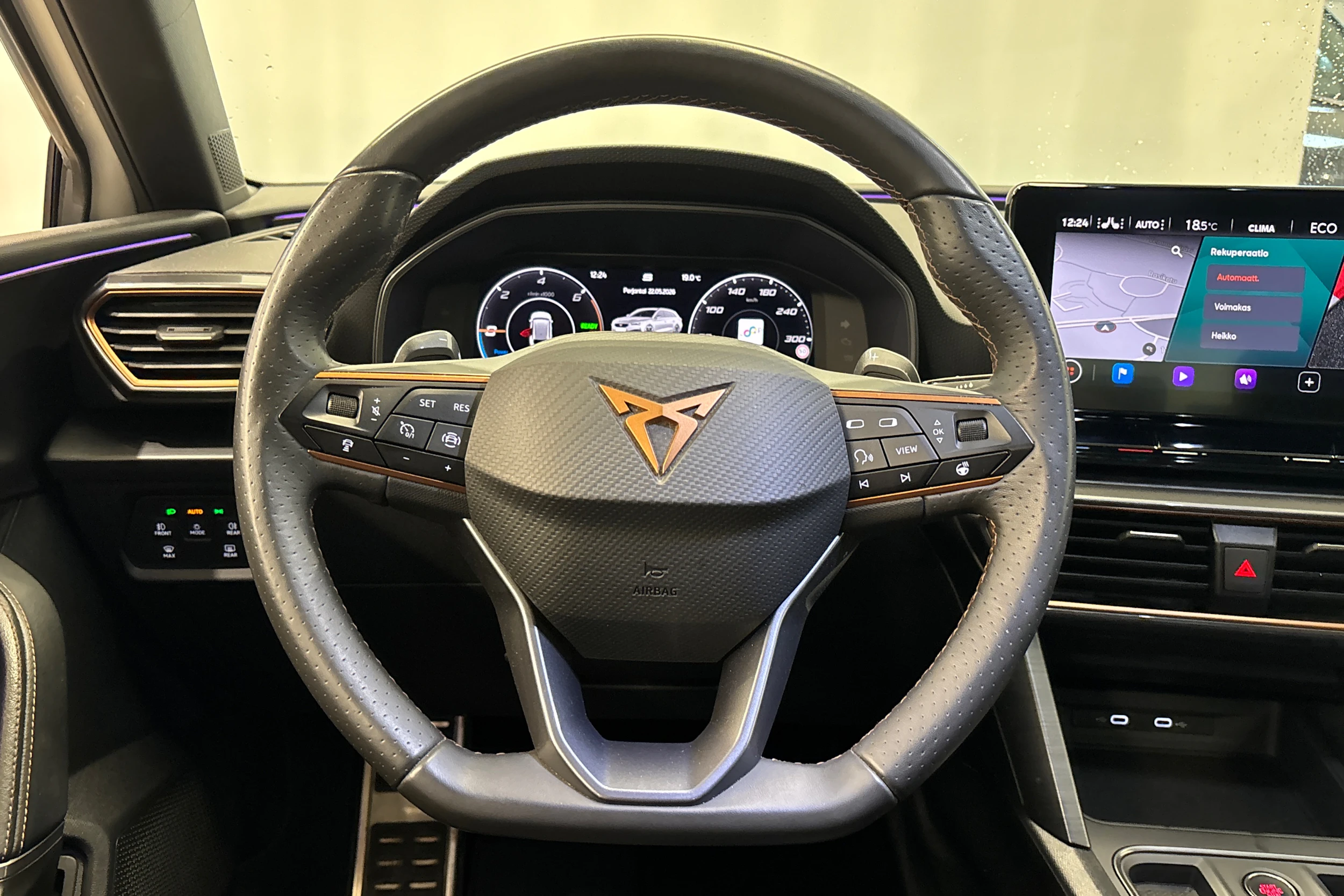 valkoinen CUPRA Leon Sportstourer 2021 kuva 13.