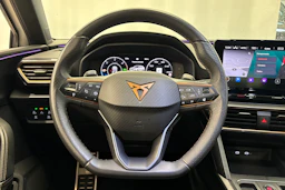 valkoinen CUPRA Leon Sportstourer 2021 kuva 13.