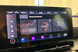 valkoinen CUPRA Leon Sportstourer 2021 kuva 20.