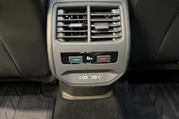 valkoinen CUPRA Leon Sportstourer 2021 kuva 29.