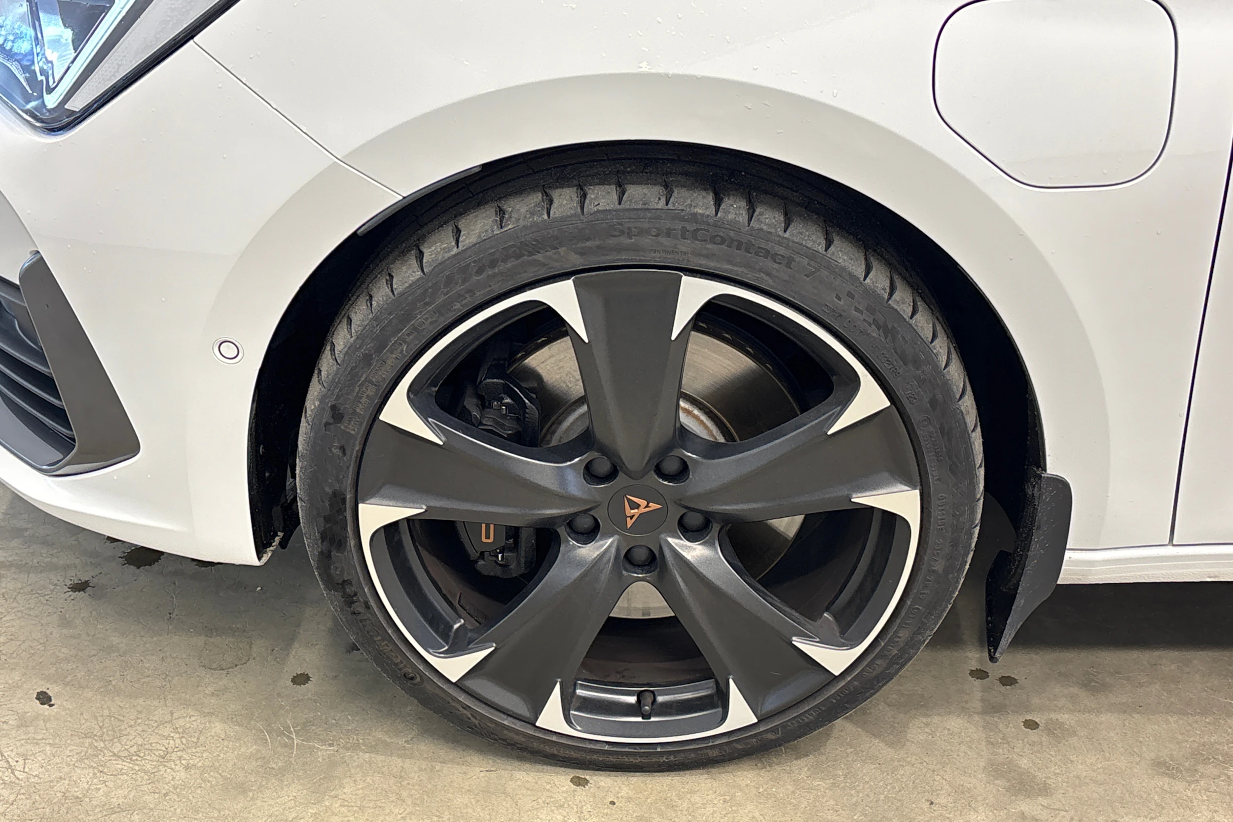 valkoinen CUPRA Leon Sportstourer 2021 kuva 32.