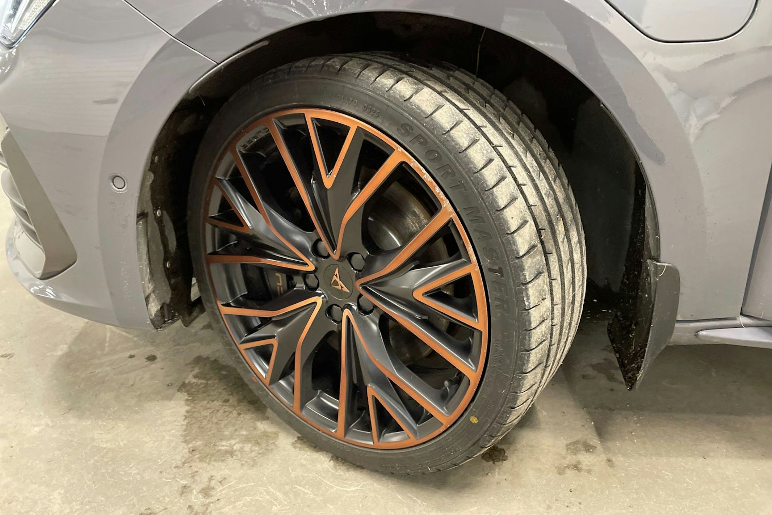 harmaa CUPRA Leon Sportstourer 2021 kuva 13.