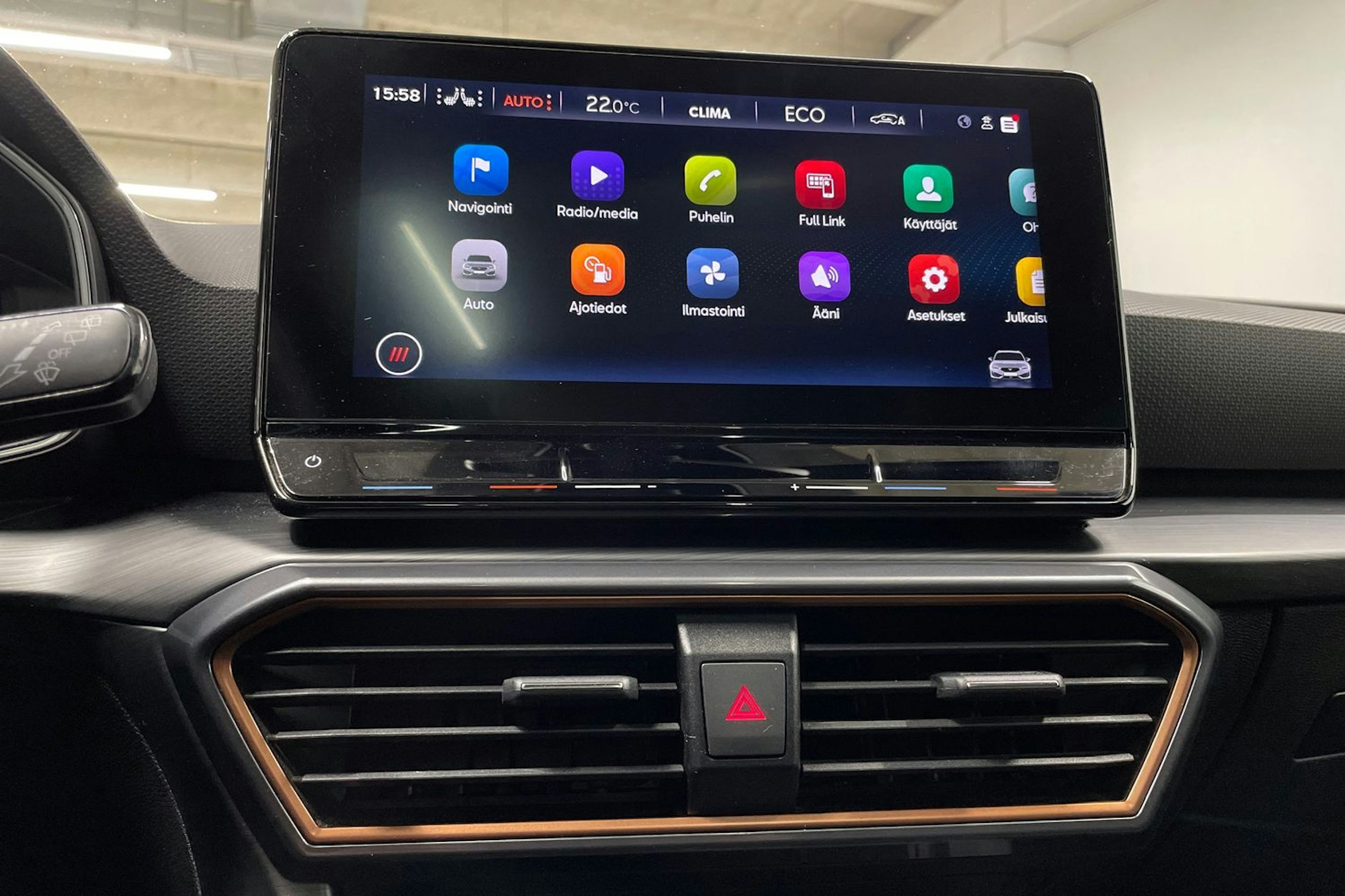 harmaa CUPRA Leon Sportstourer 2021 kuva 16.