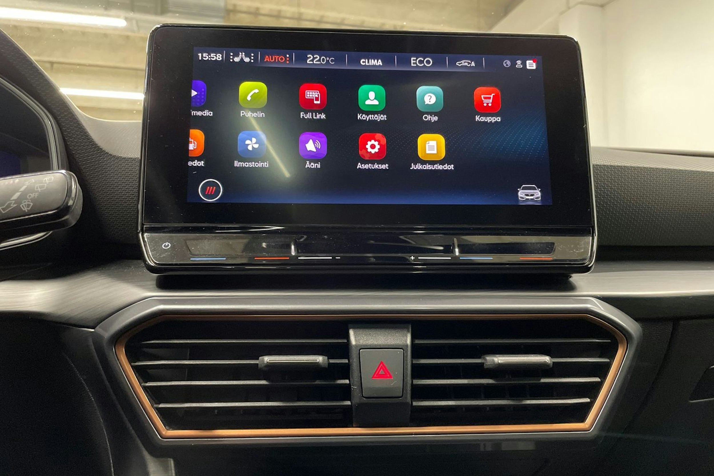 harmaa CUPRA Leon Sportstourer 2021 kuva 17.