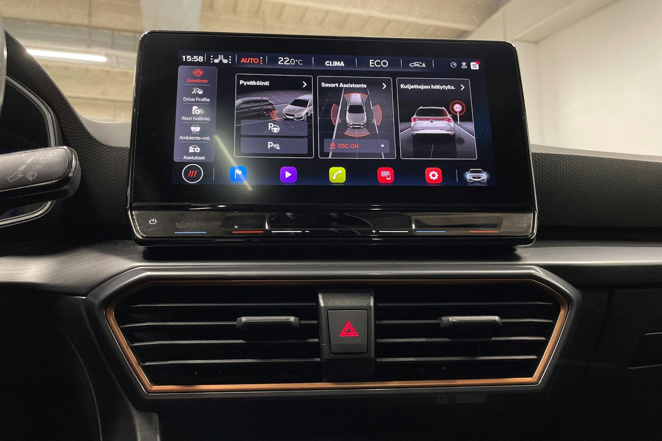 harmaa CUPRA Leon Sportstourer 2021 kuva 18.