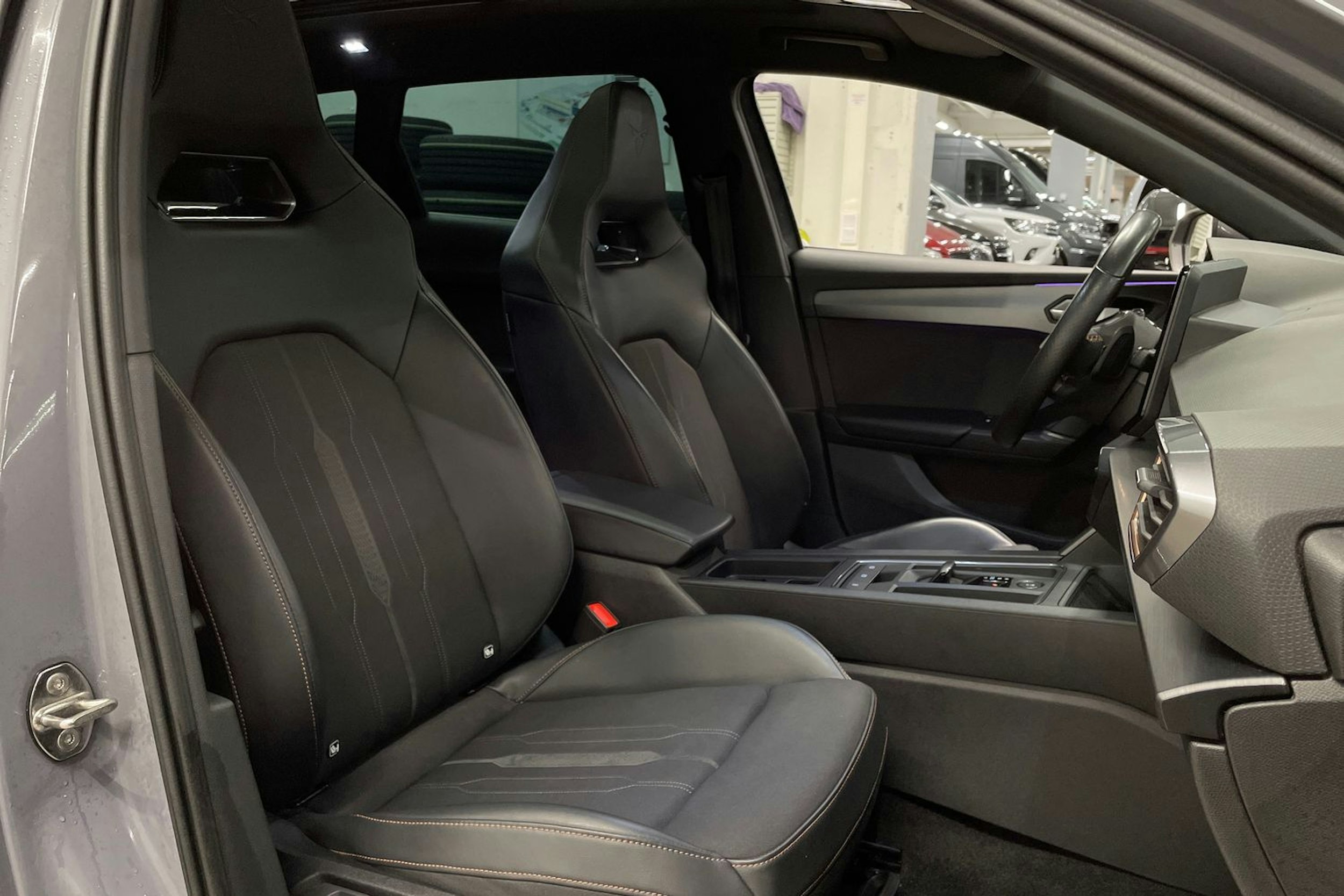 harmaa CUPRA Leon Sportstourer 2021 kuva 28.