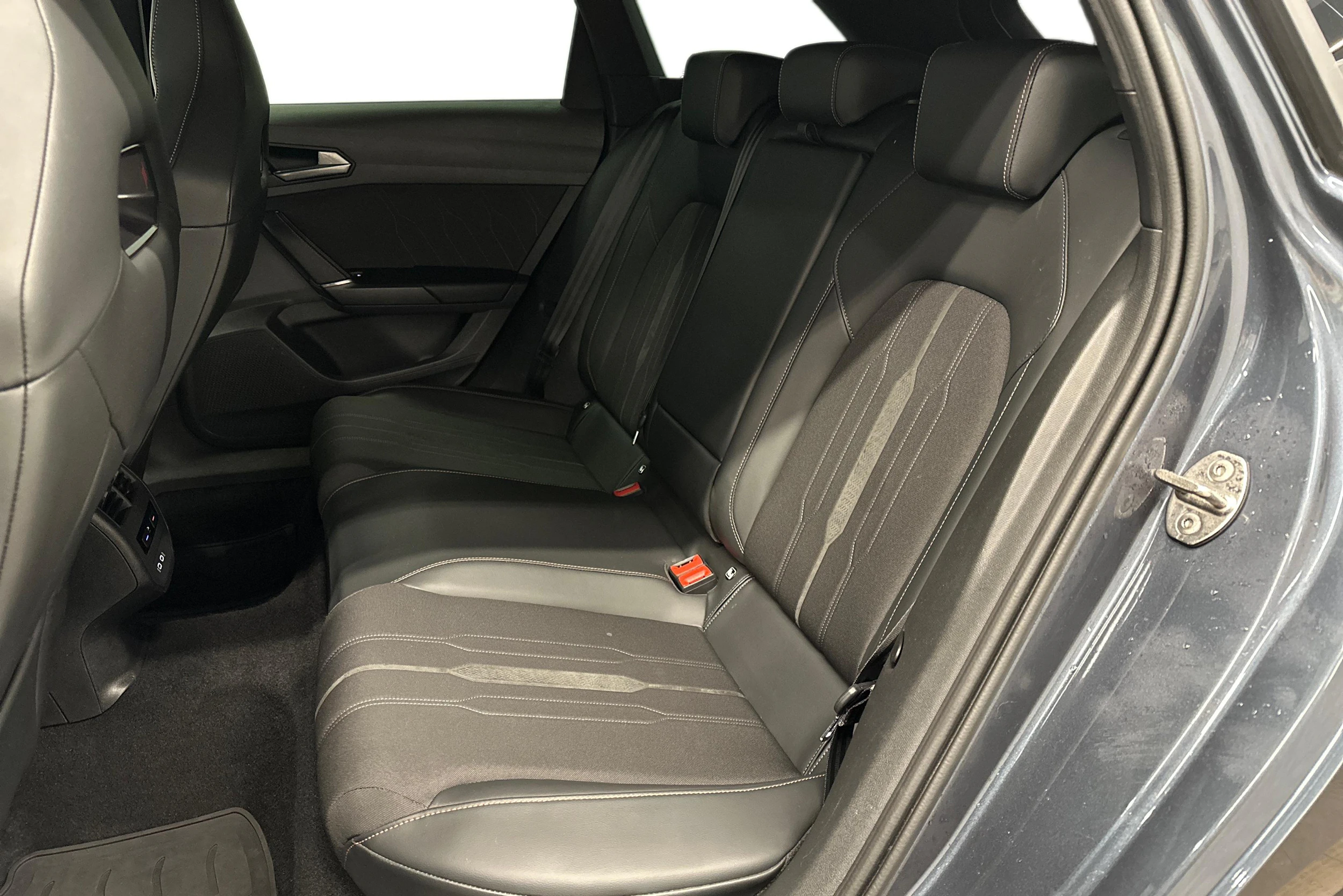 harmaa CUPRA Leon Sportstourer 2021 kuva 8.