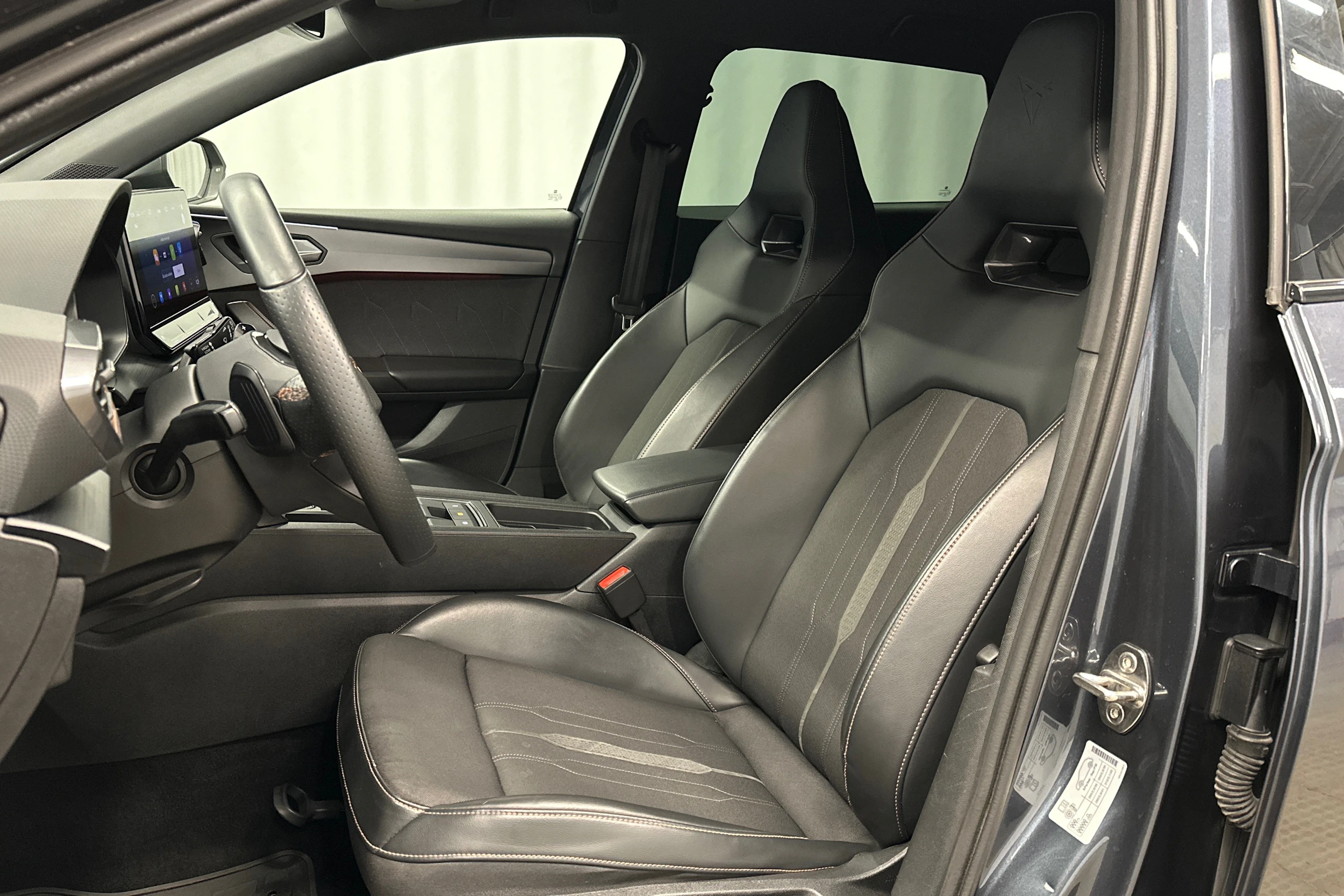 harmaa CUPRA Leon Sportstourer 2021 kuva 11.