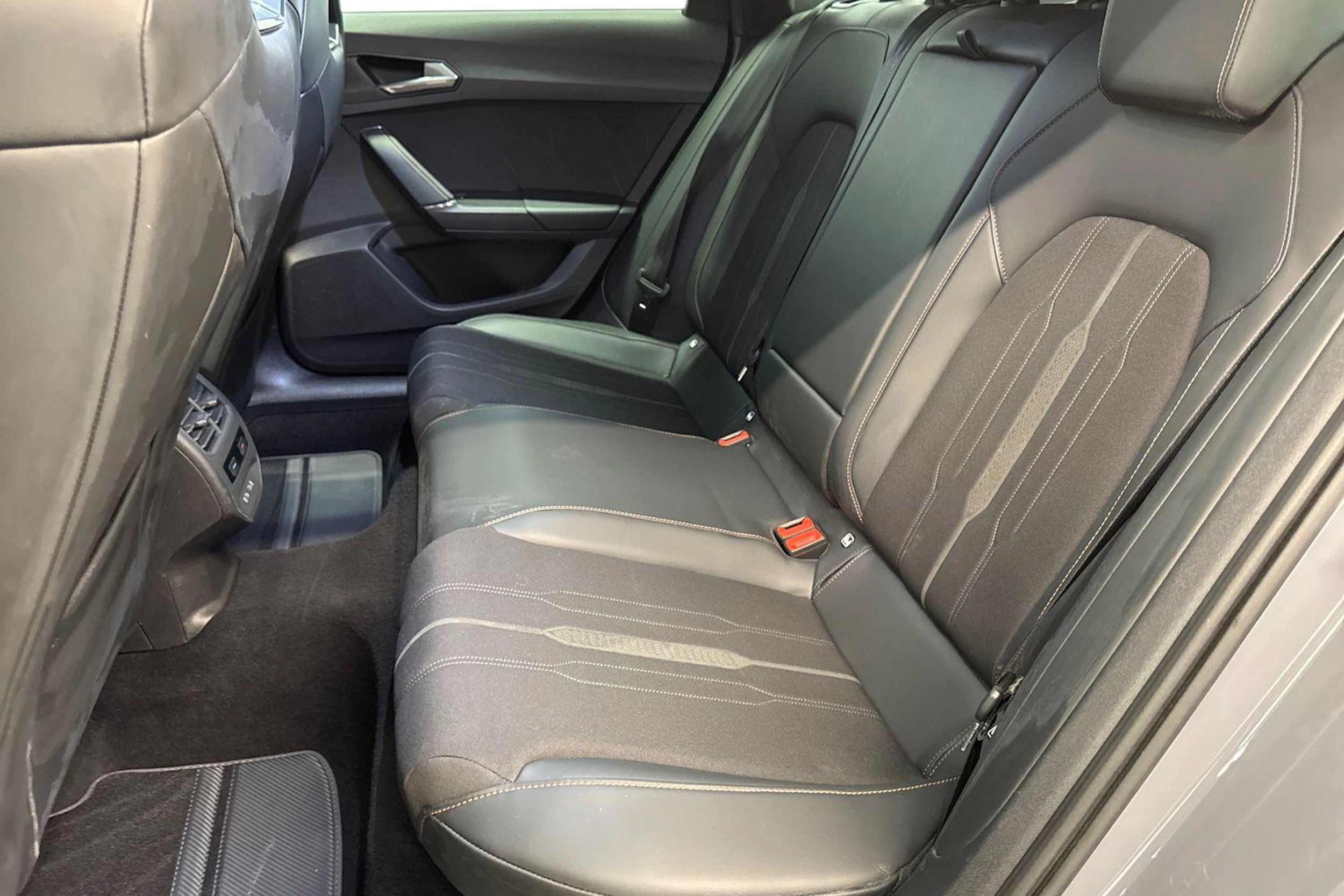 harmaa CUPRA Leon Sportstourer 2021 kuva 8.