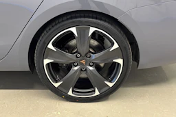 harmaa CUPRA Leon Sportstourer 2021 kuva 10.