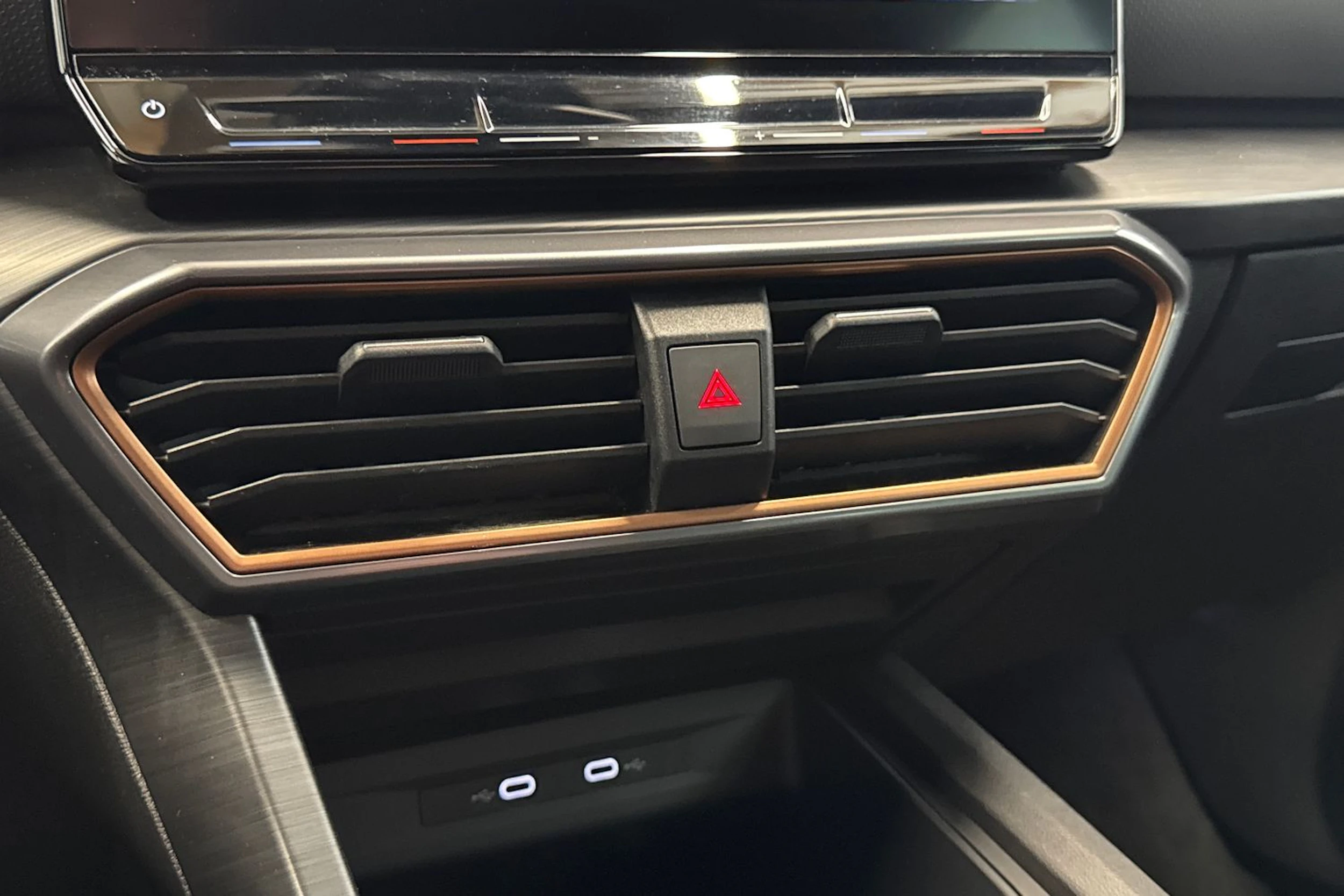 harmaa CUPRA Leon Sportstourer 2021 kuva 15.