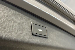 harmaa CUPRA Leon Sportstourer 2021 kuva 18.