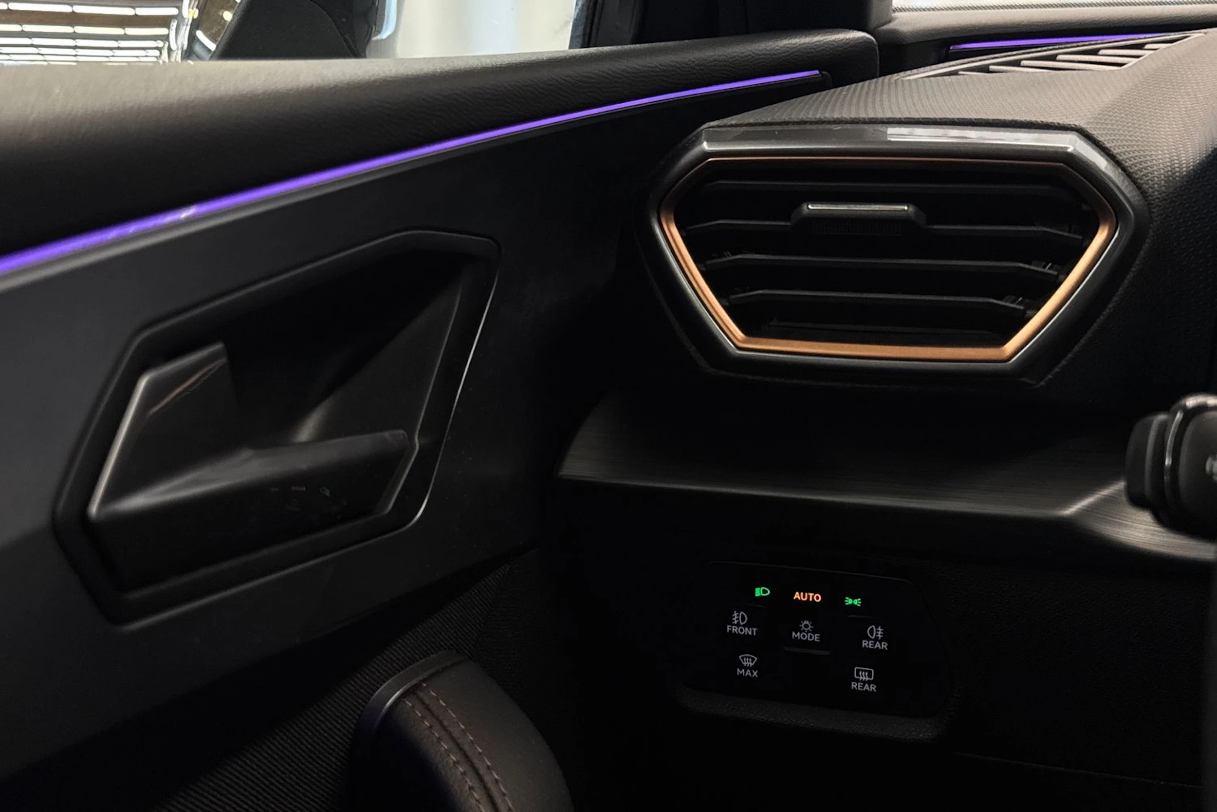 harmaa CUPRA Leon Sportstourer 2021 kuva 22.