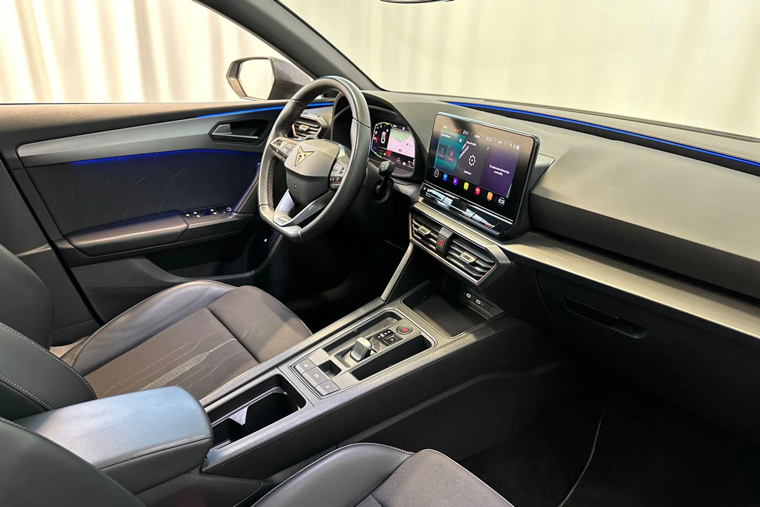 harmaa CUPRA Leon Sportstourer 2021 kuva 12.