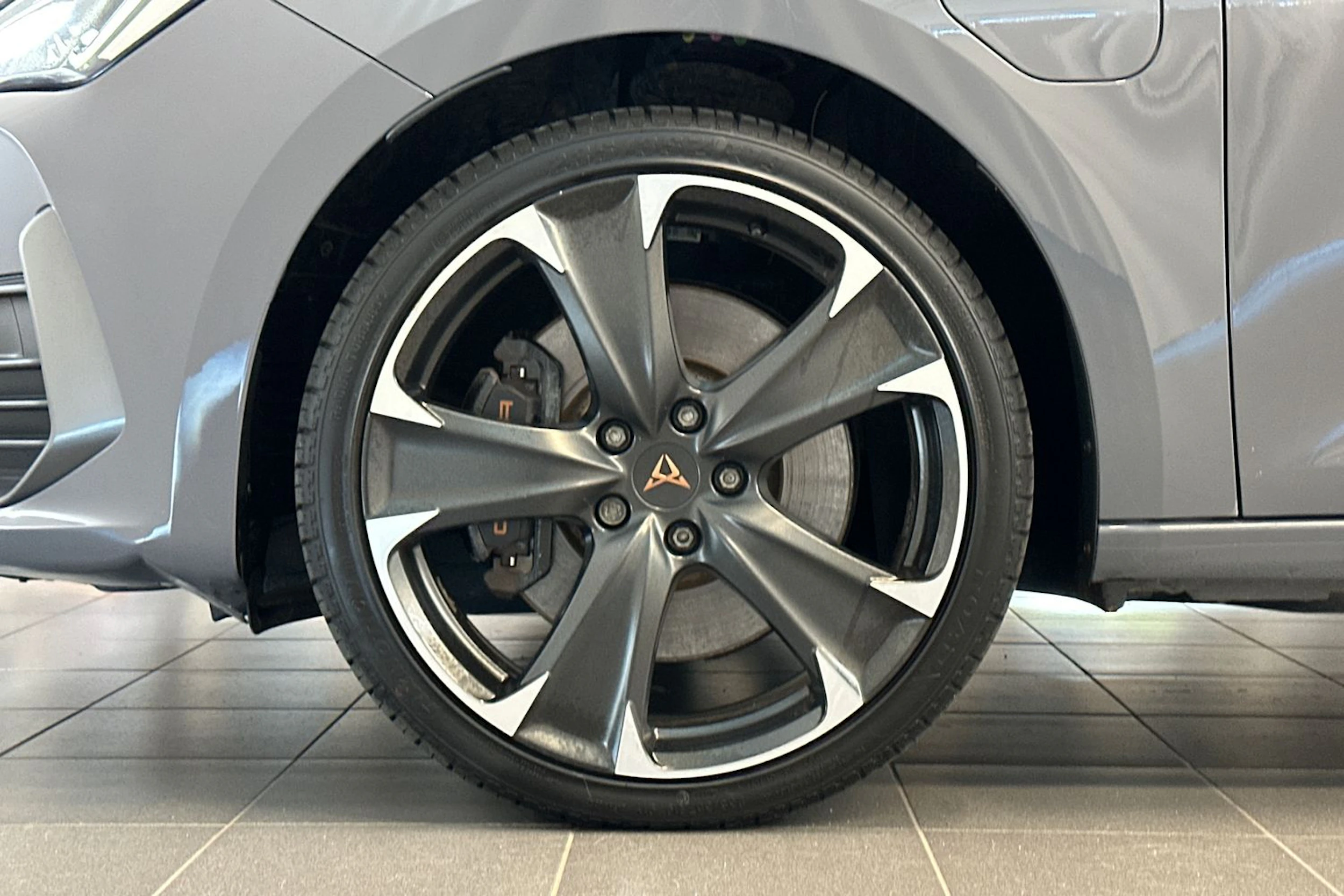 harmaa CUPRA Leon Sportstourer 2021 kuva 24.