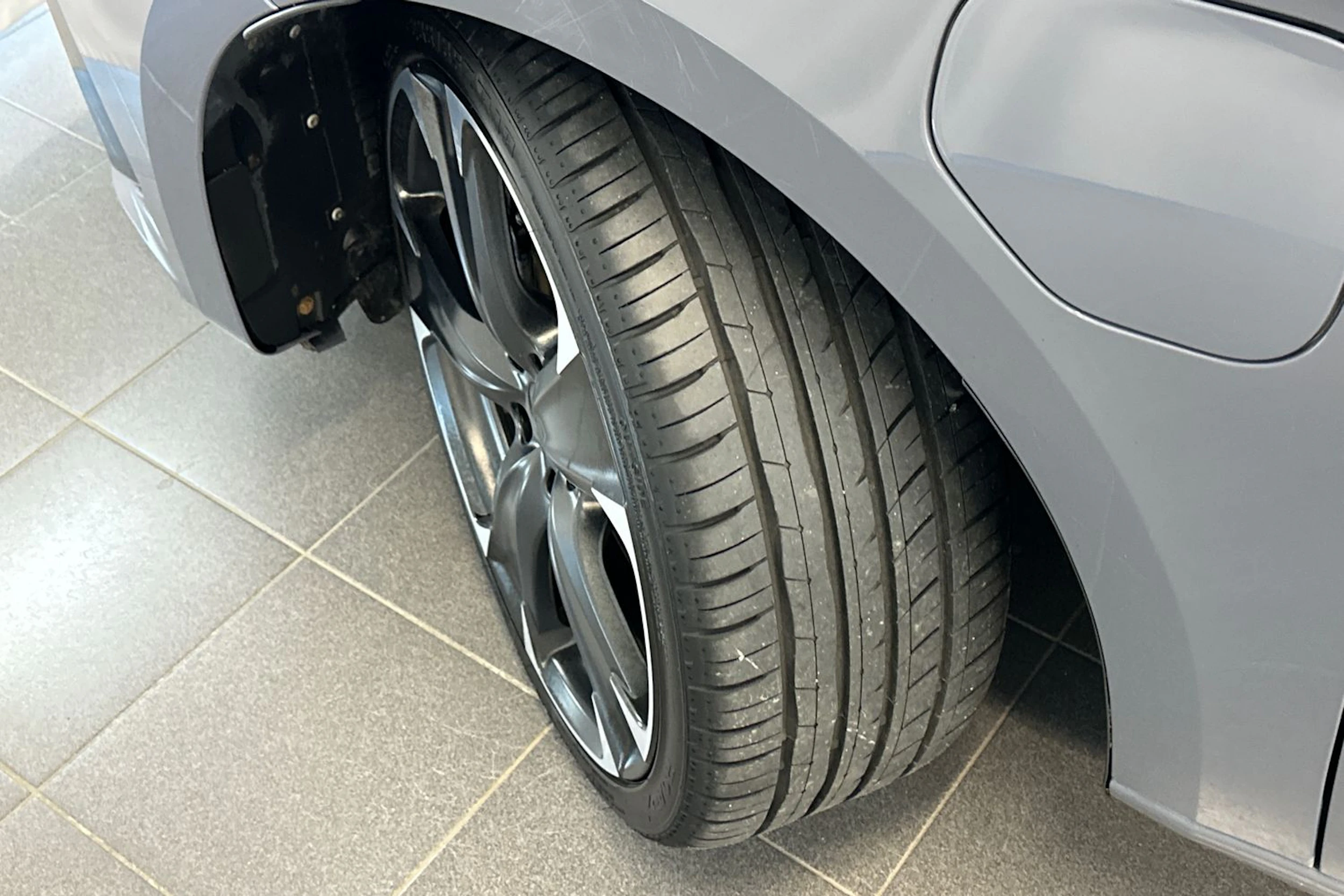 harmaa CUPRA Leon Sportstourer 2021 kuva 25.