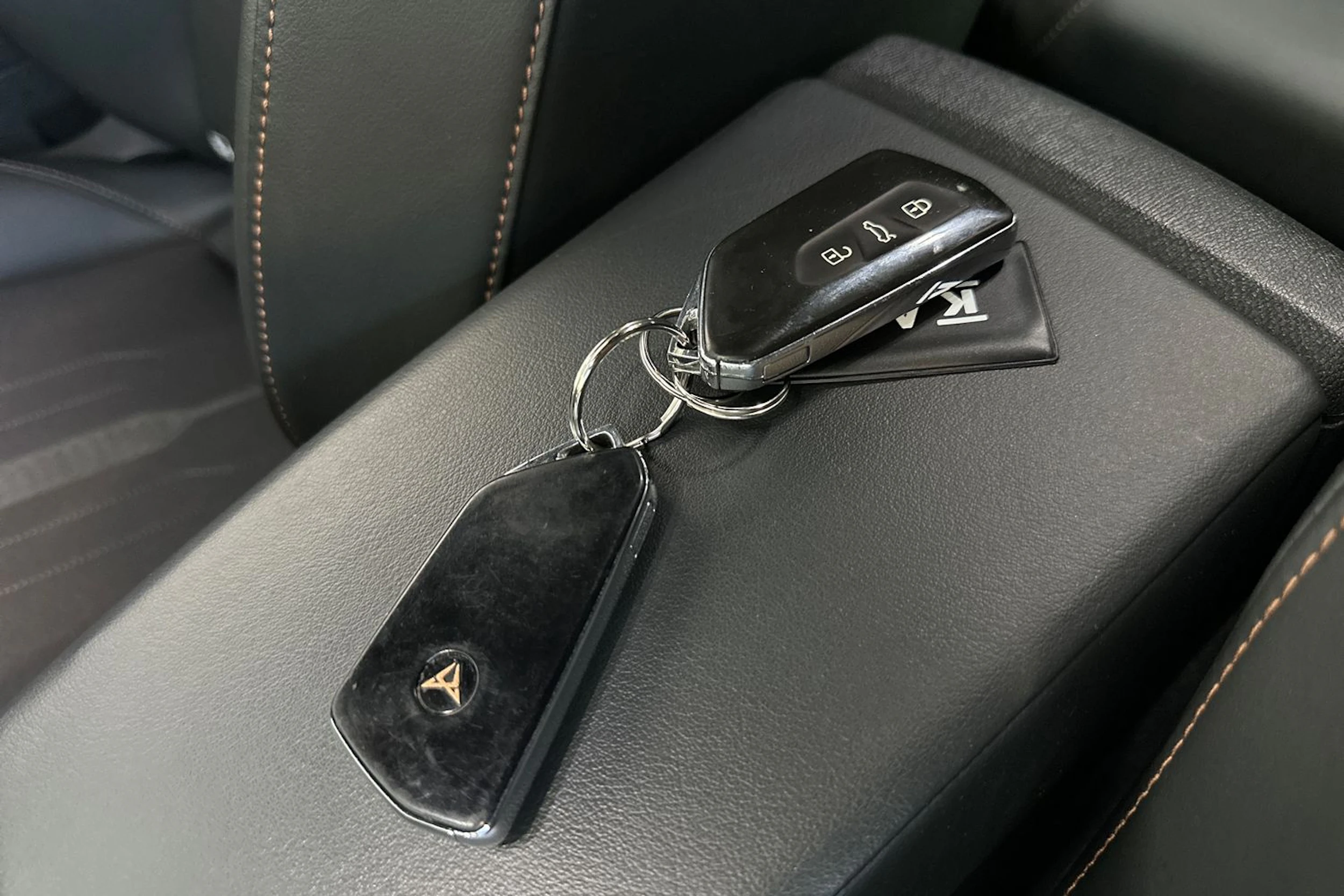 harmaa CUPRA Leon Sportstourer 2021 kuva 27.