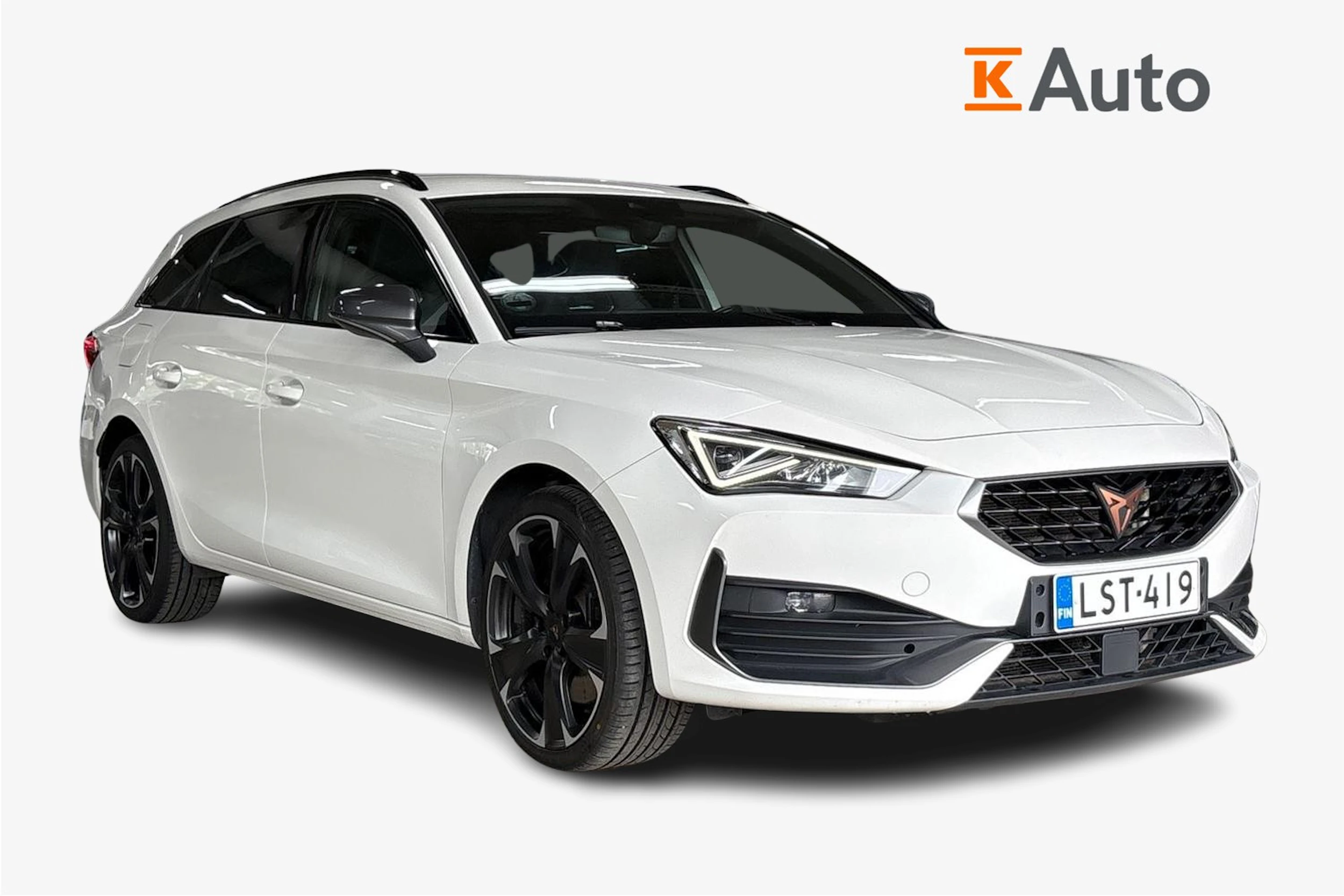valkoinen CUPRA Leon Sportstourer 2021 kuva 1.