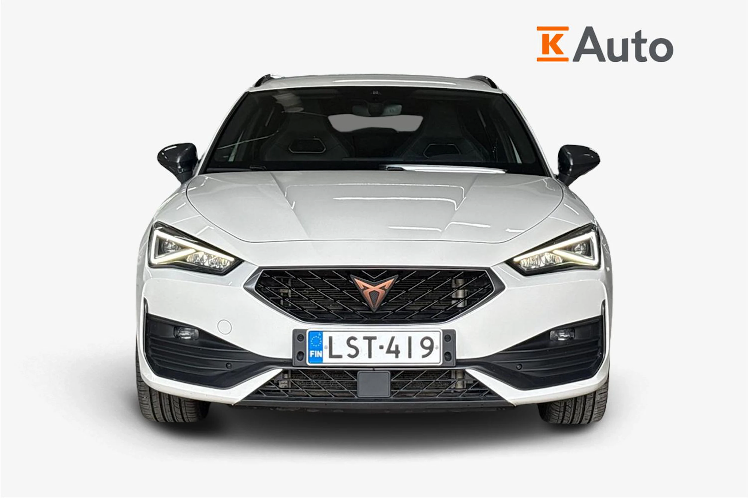 valkoinen CUPRA Leon Sportstourer 2021 kuva 5.