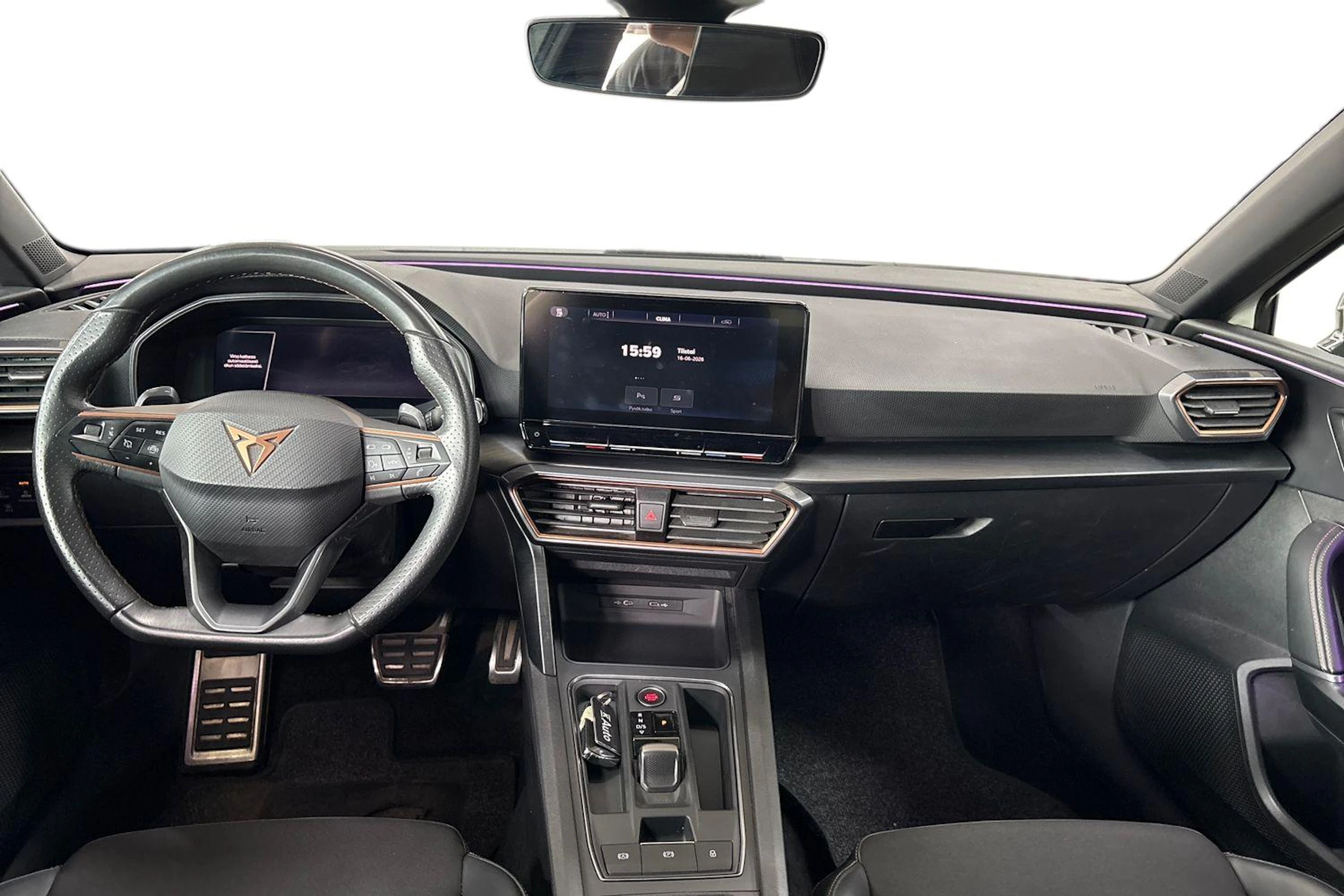 valkoinen CUPRA Leon Sportstourer 2021 kuva 9.