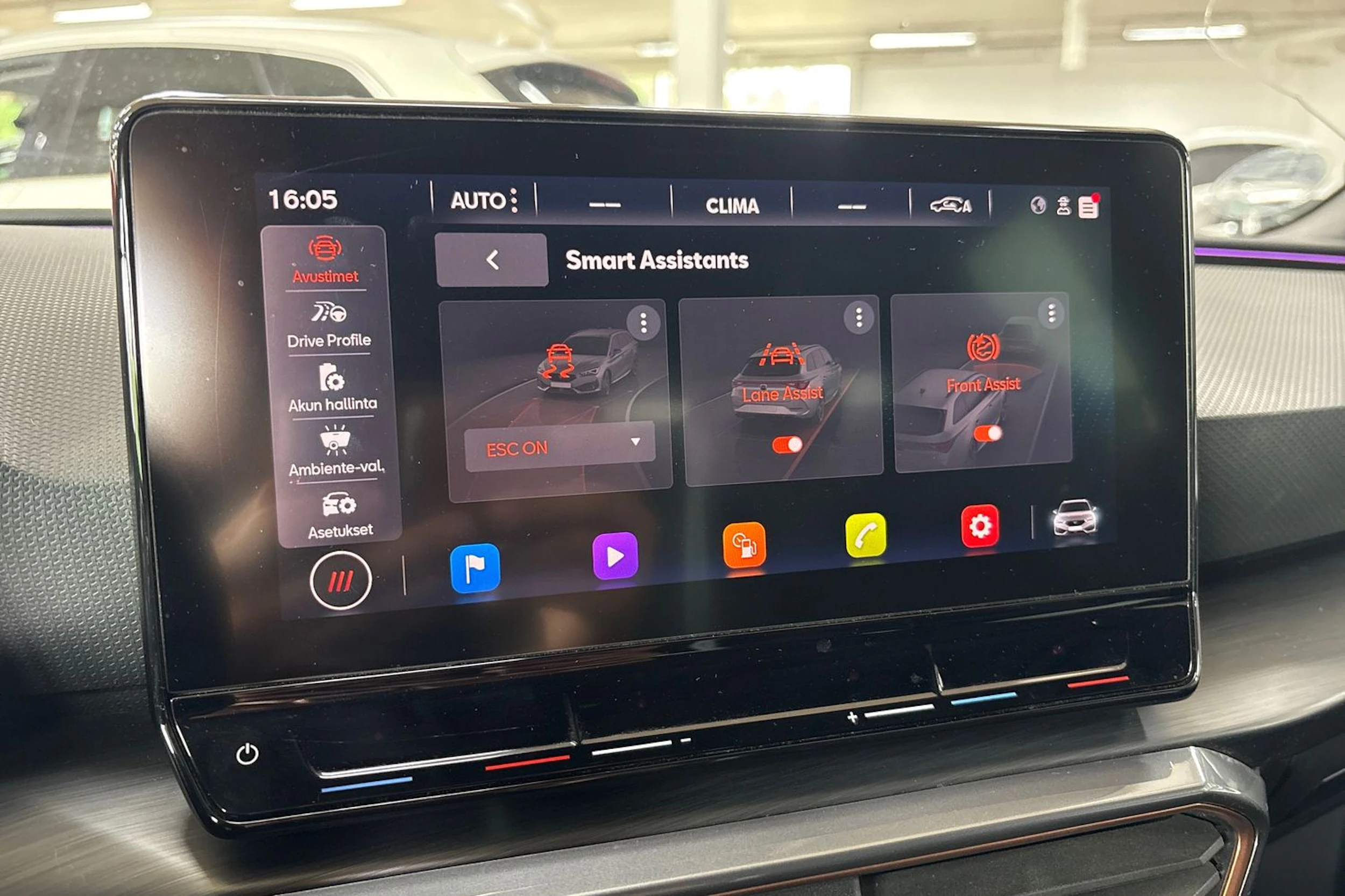 valkoinen CUPRA Leon Sportstourer 2021 kuva 20.