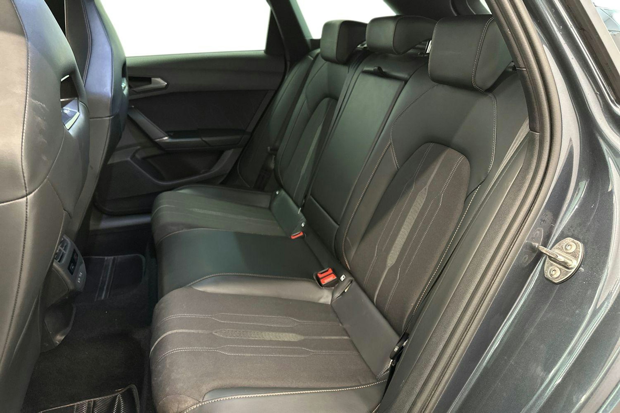 harmaa CUPRA Leon Sportstourer 2021 kuva 10.