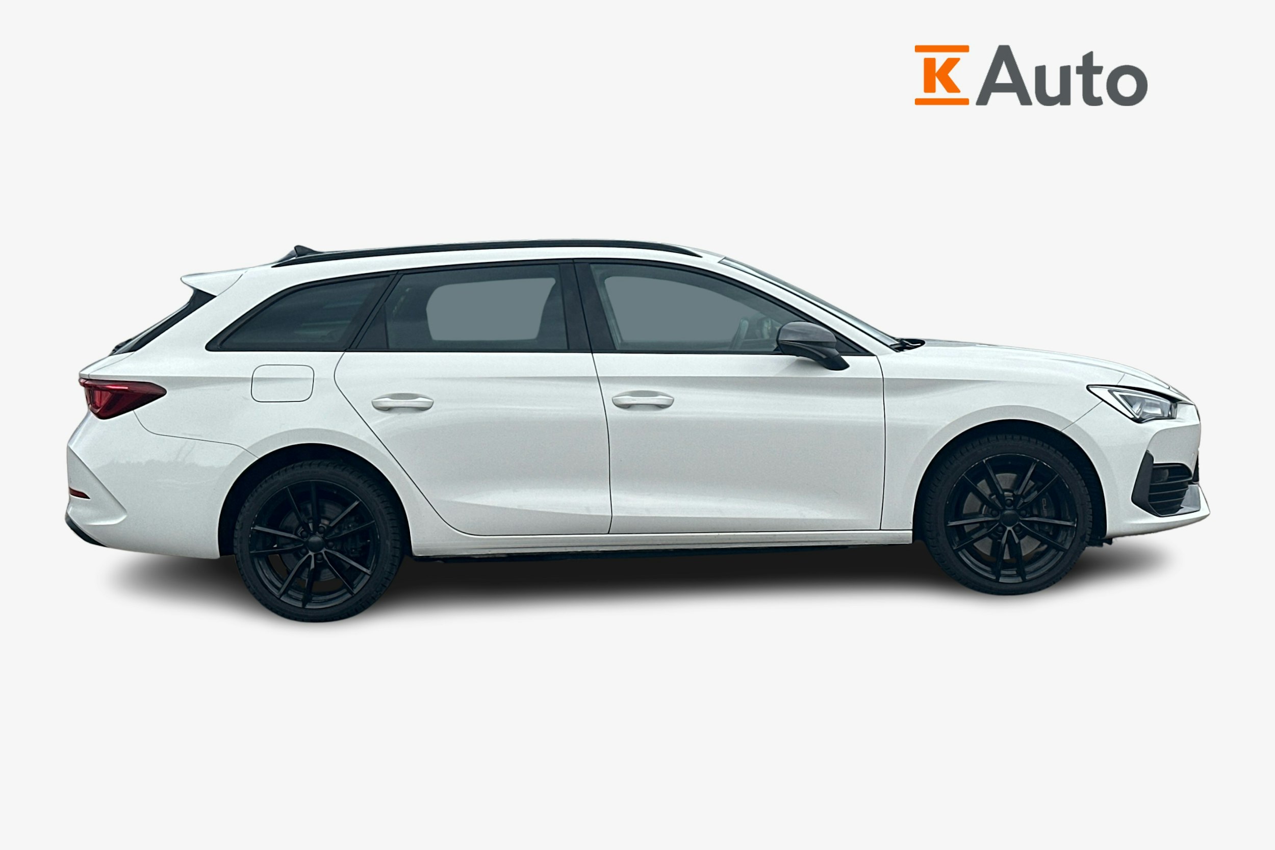 valkoinen CUPRA Leon Sportstourer 2021 kuva 5.