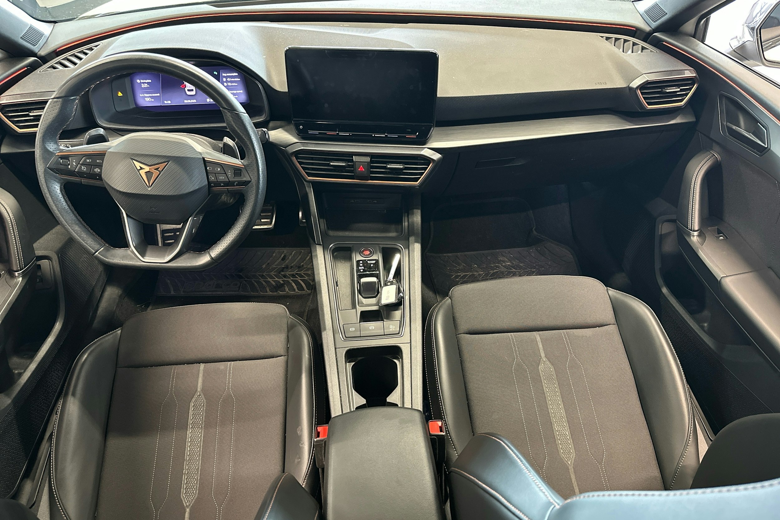 valkoinen CUPRA Leon Sportstourer 2021 kuva 11.