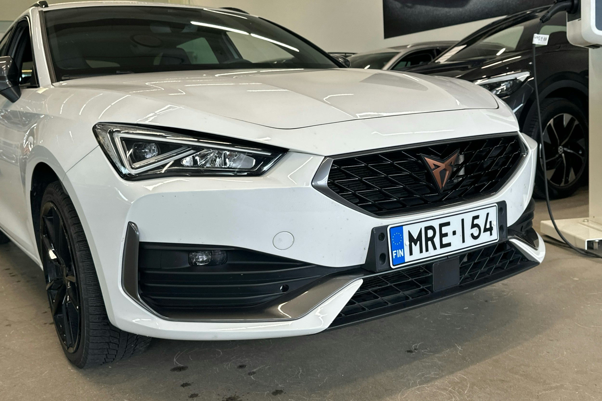 valkoinen CUPRA Leon Sportstourer 2021 kuva 14.
