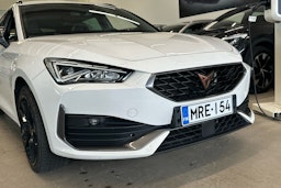 valkoinen CUPRA Leon Sportstourer 2021 kuva 14.