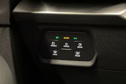 valkoinen CUPRA Leon Sportstourer 2021 kuva 21.