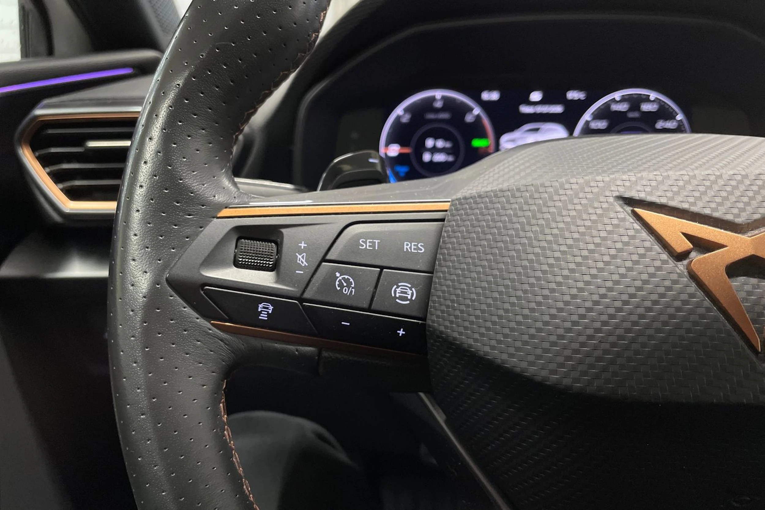 valkoinen CUPRA Leon Sportstourer 2021 kuva 22.