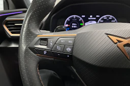 valkoinen CUPRA Leon Sportstourer 2021 kuva 22.