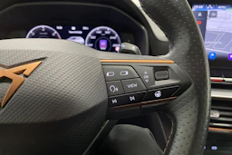valkoinen CUPRA Leon Sportstourer 2021 kuva 23.