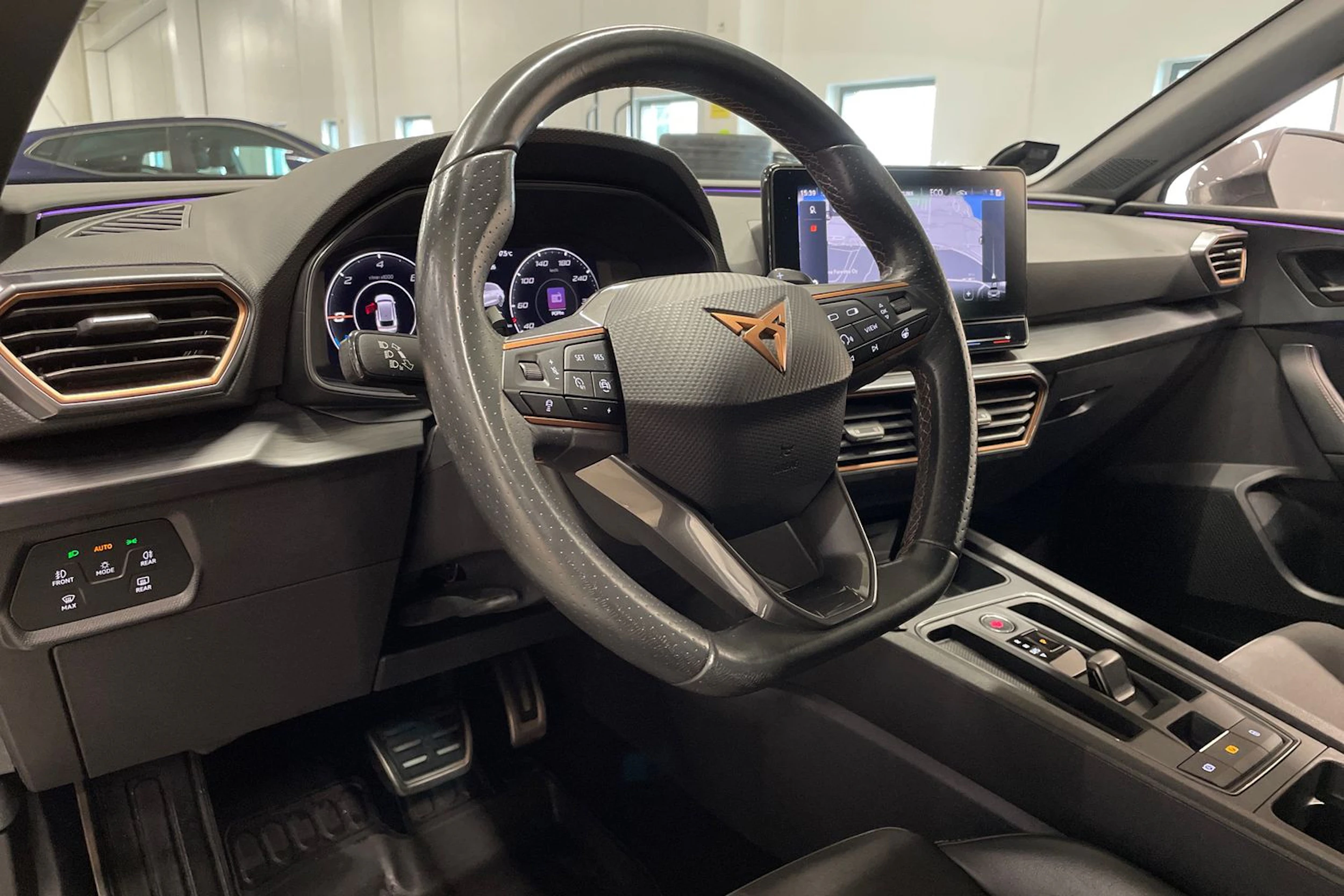 valkoinen CUPRA Leon Sportstourer 2021 kuva 25.
