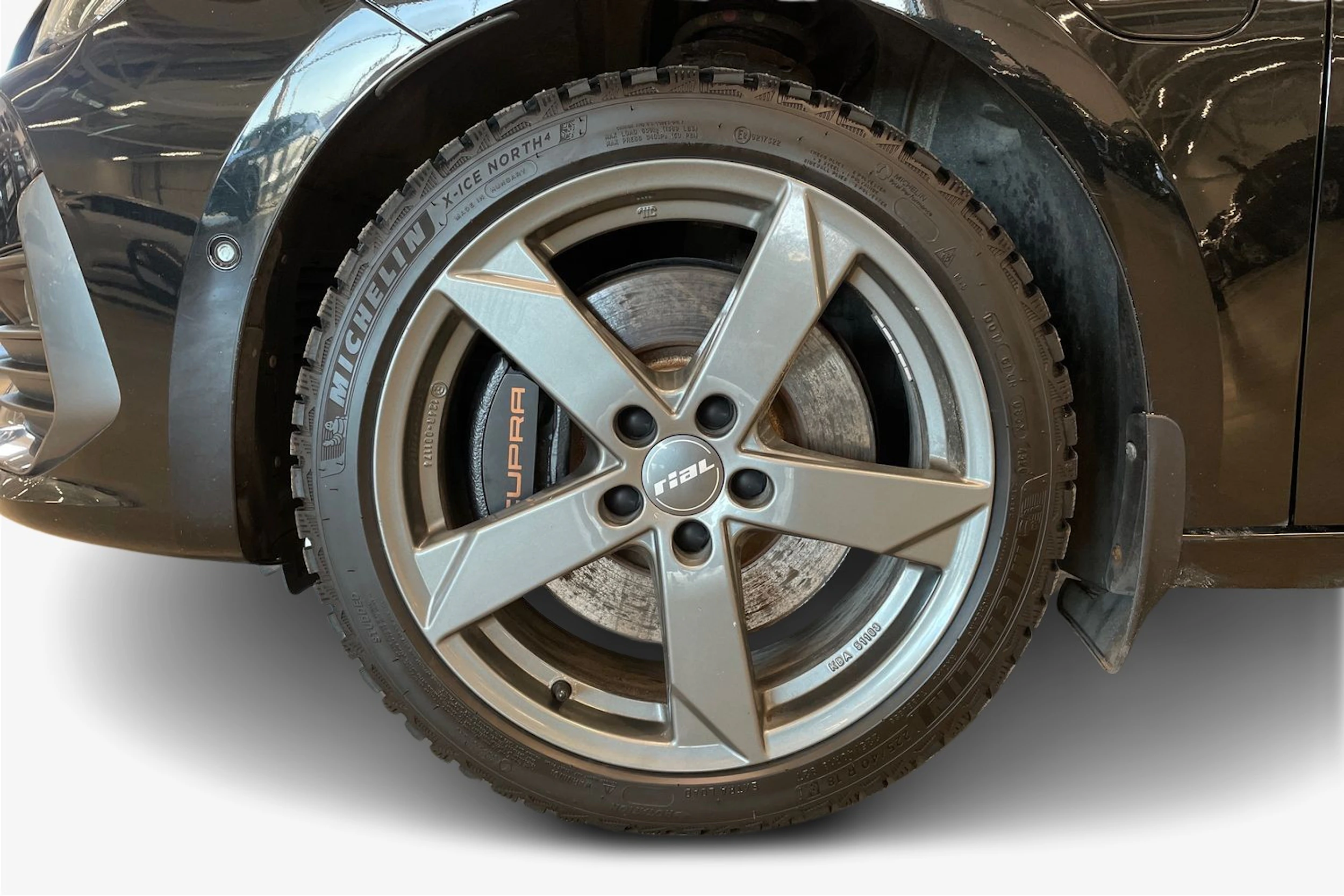 musta CUPRA Leon Sportstourer 2021 kuva 9.