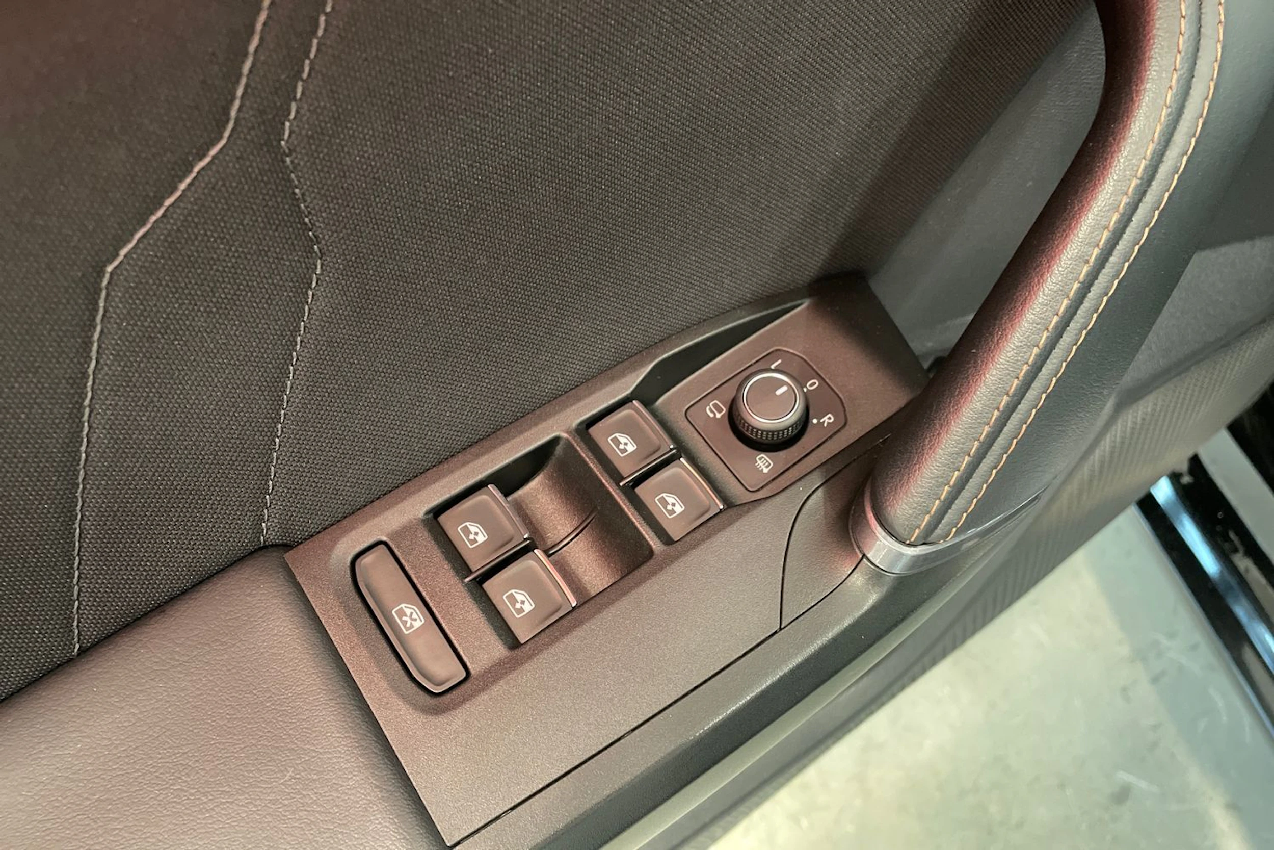 musta CUPRA Leon Sportstourer 2021 kuva 30.