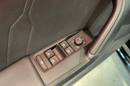 musta CUPRA Leon Sportstourer 2021 kuva 30.